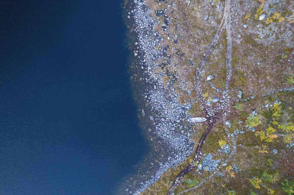 a bird's eye view of a body of water