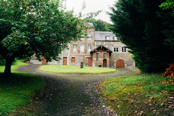 A welcoming historic building in Enon Valley with lush greenery around.