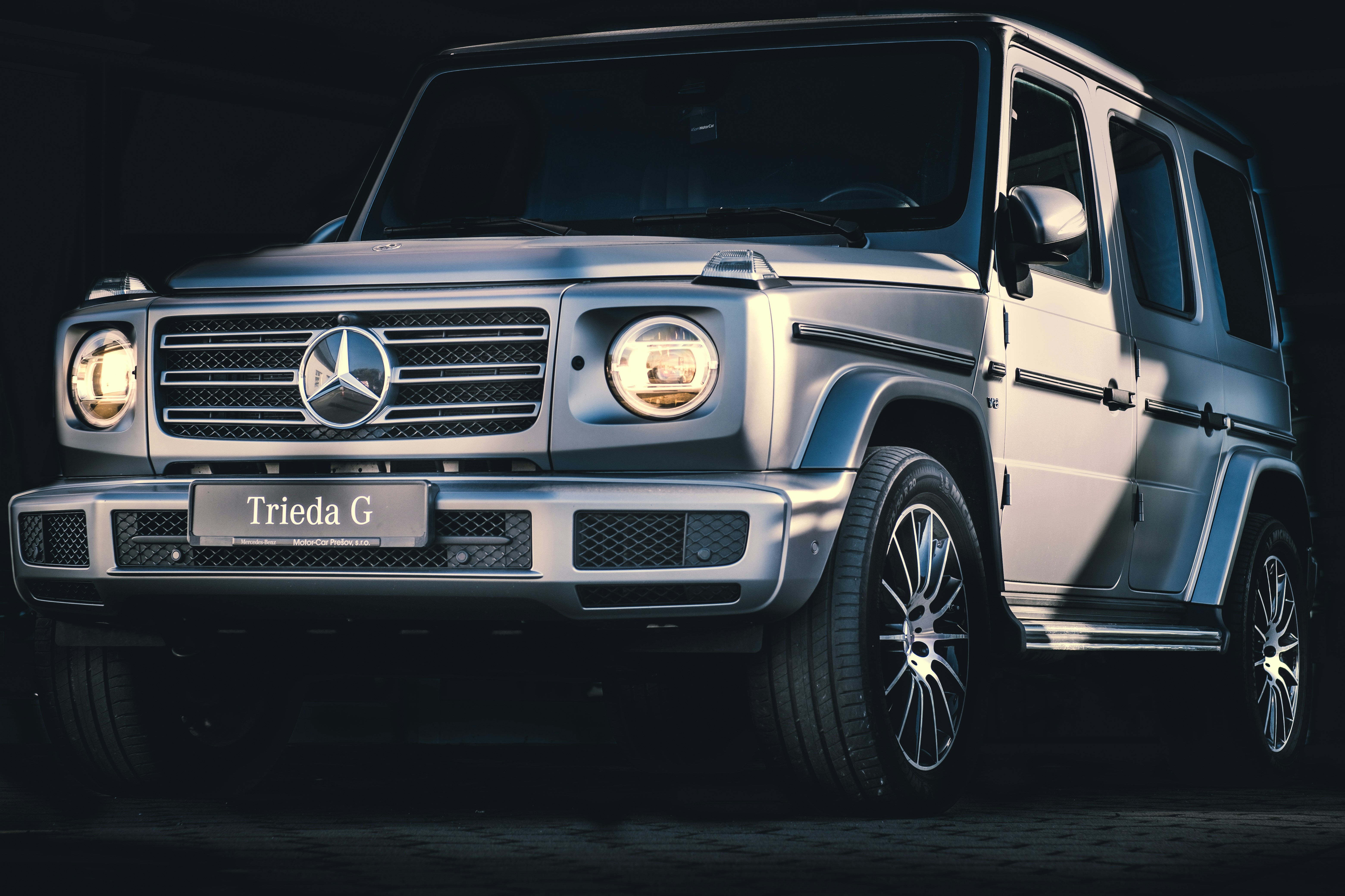 Photo by lukasparnican