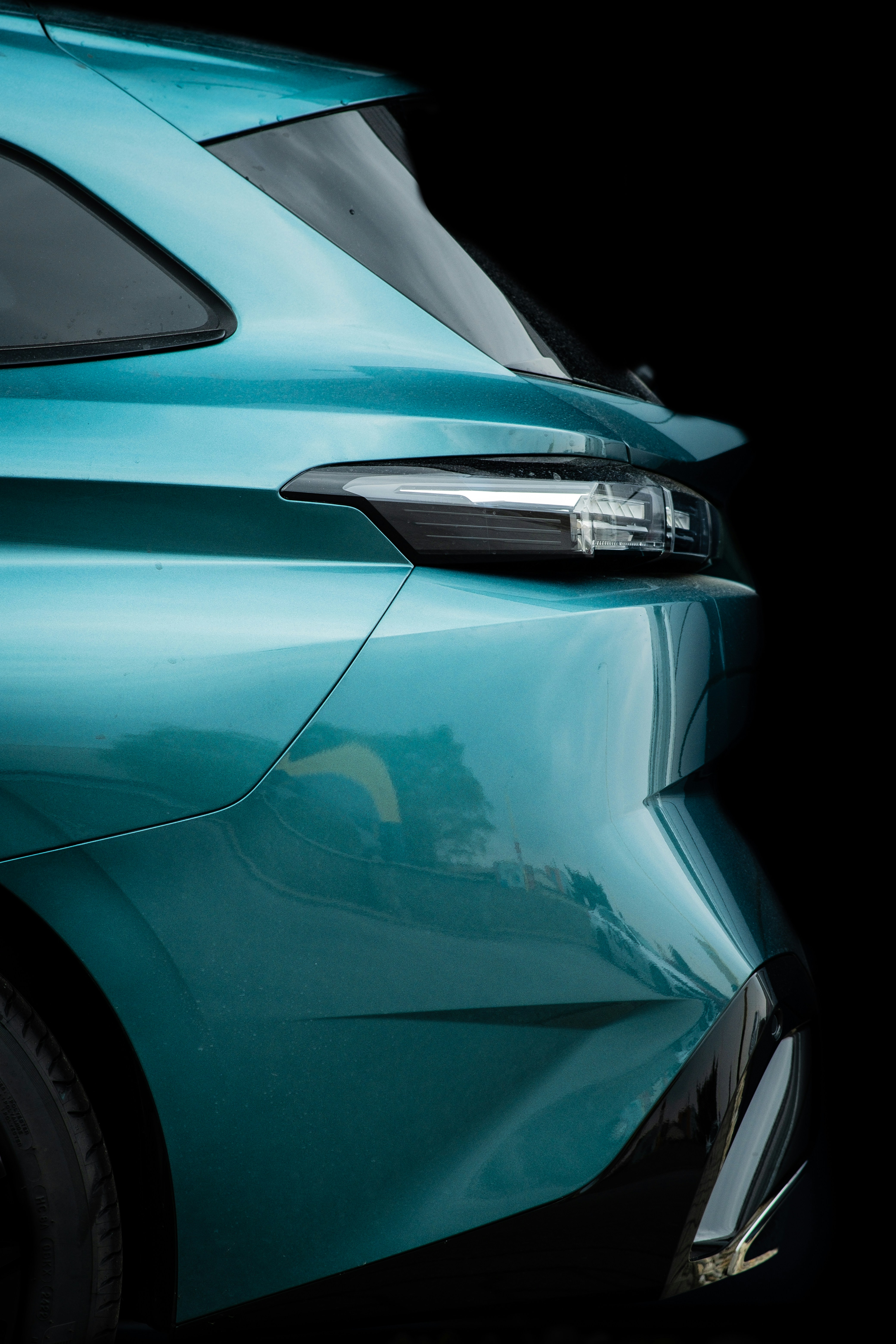 Photo by lukasparnican