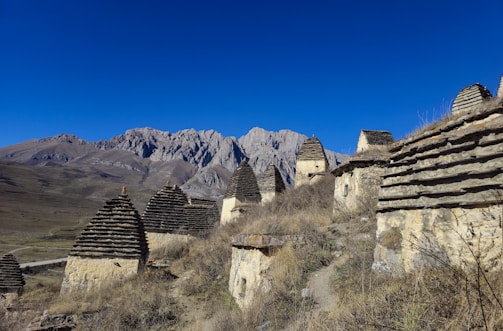 A picturesque landscape of a historical Mexican site.