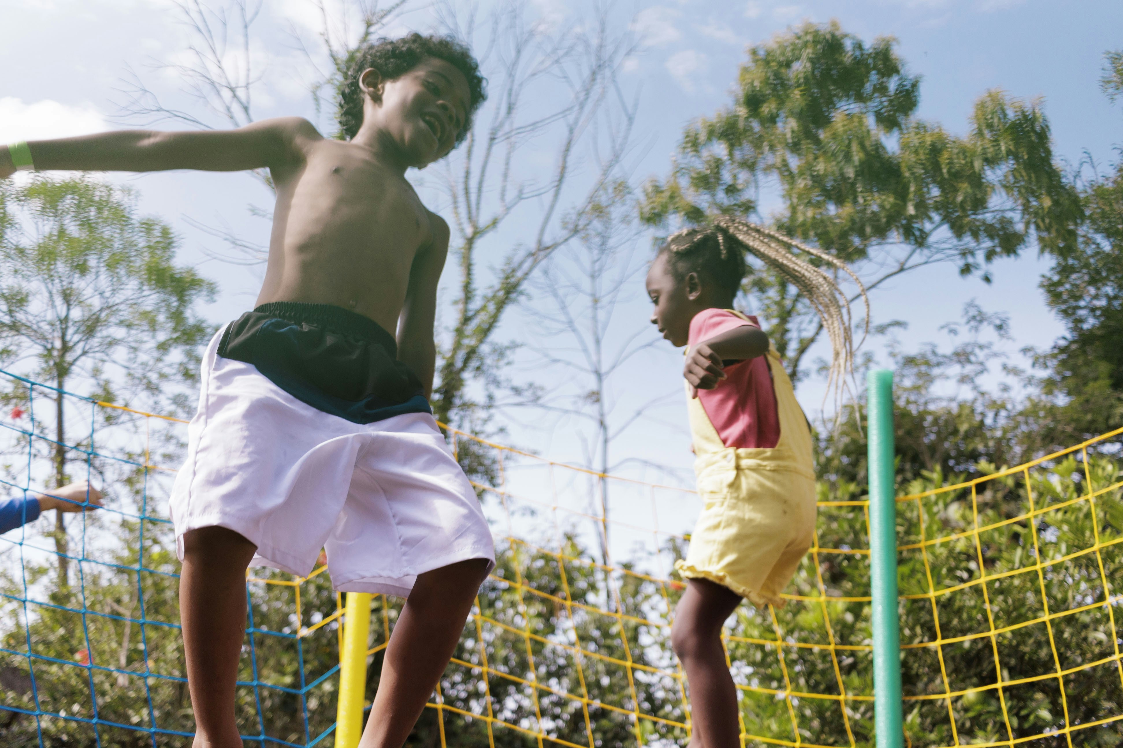 Kids playing frisbee