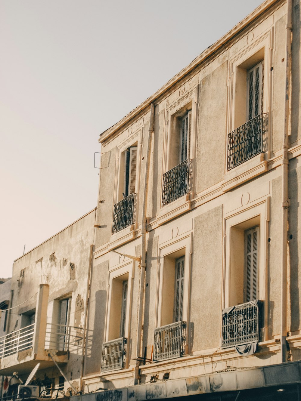 an old building with balconies and balconies on it