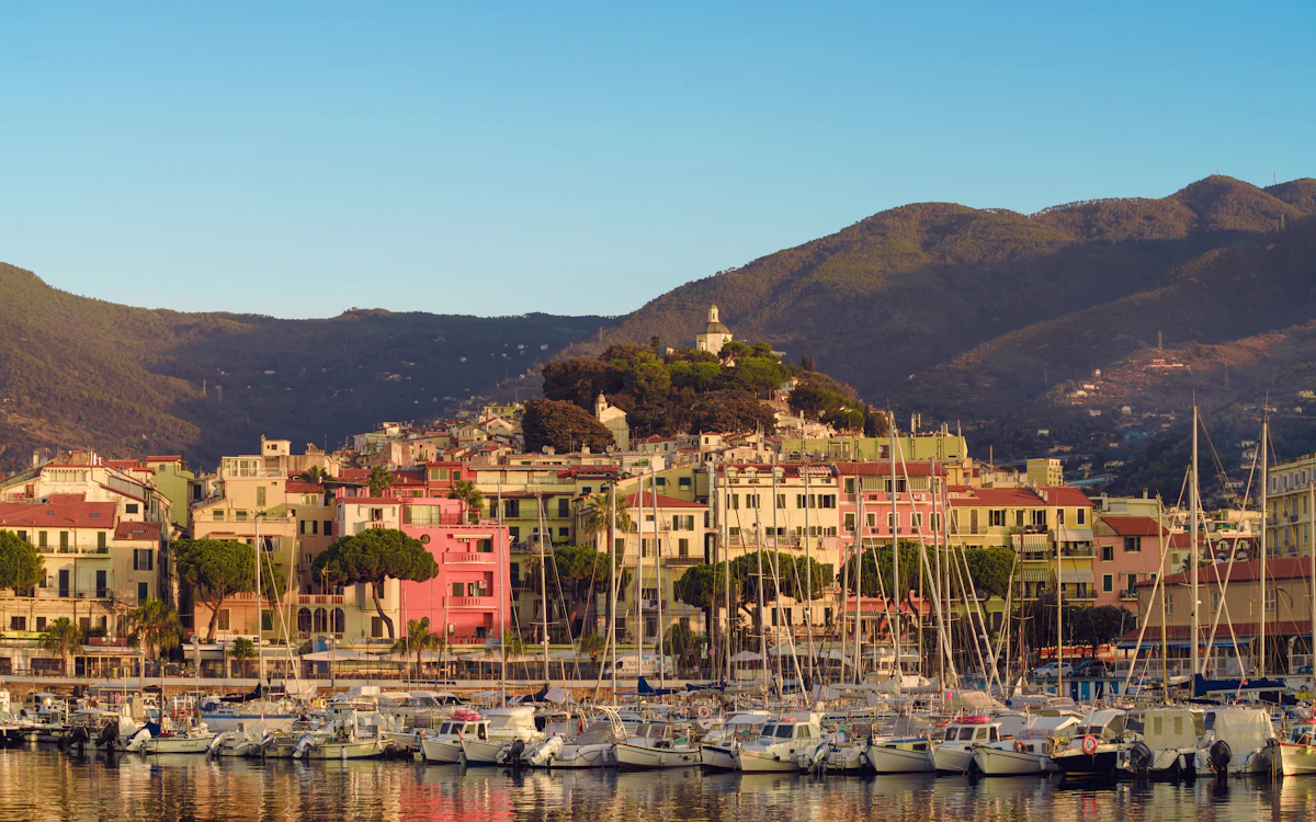 Il porto di Sanremo e la città vecchia