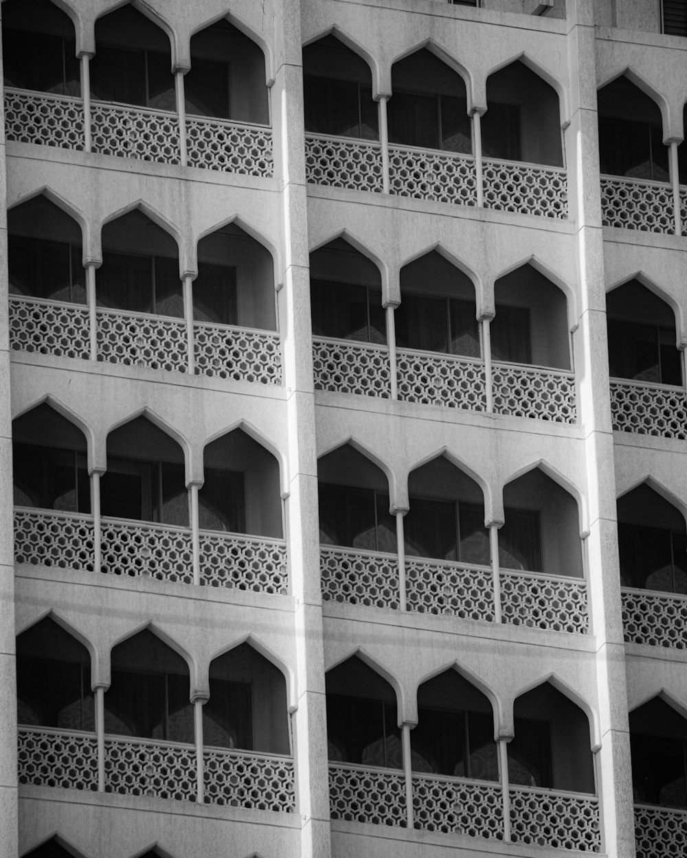 a black and white photo of a building