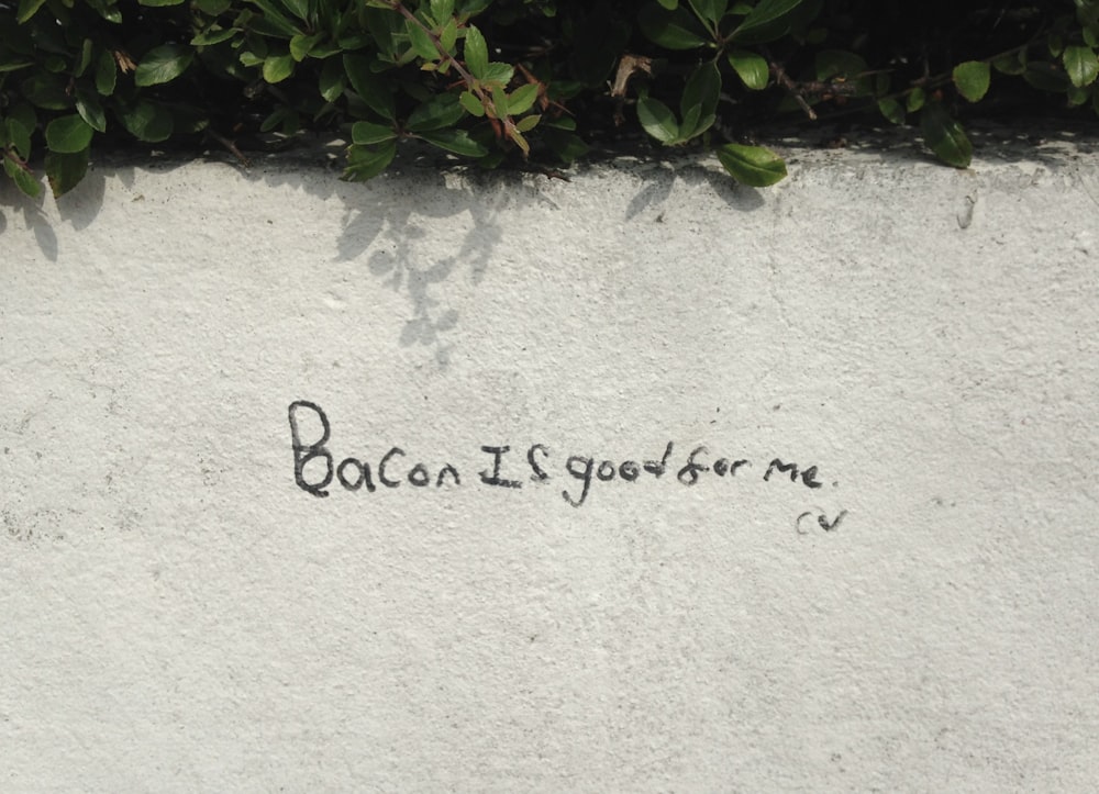 un mur avec une inscription dessus qui dit booon est bon pour moi