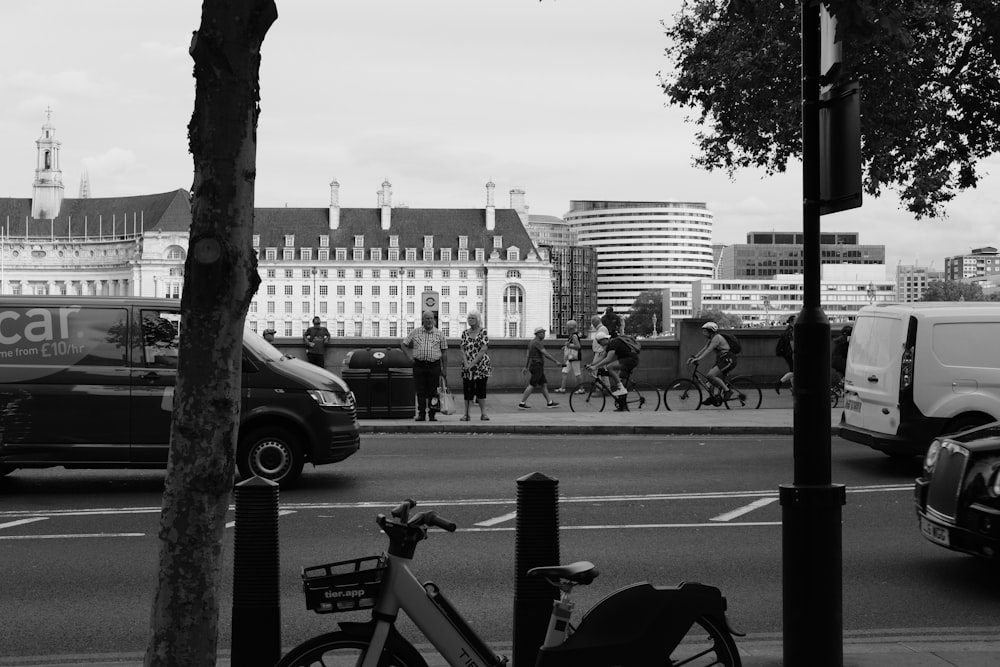 a black and white photo of a city street