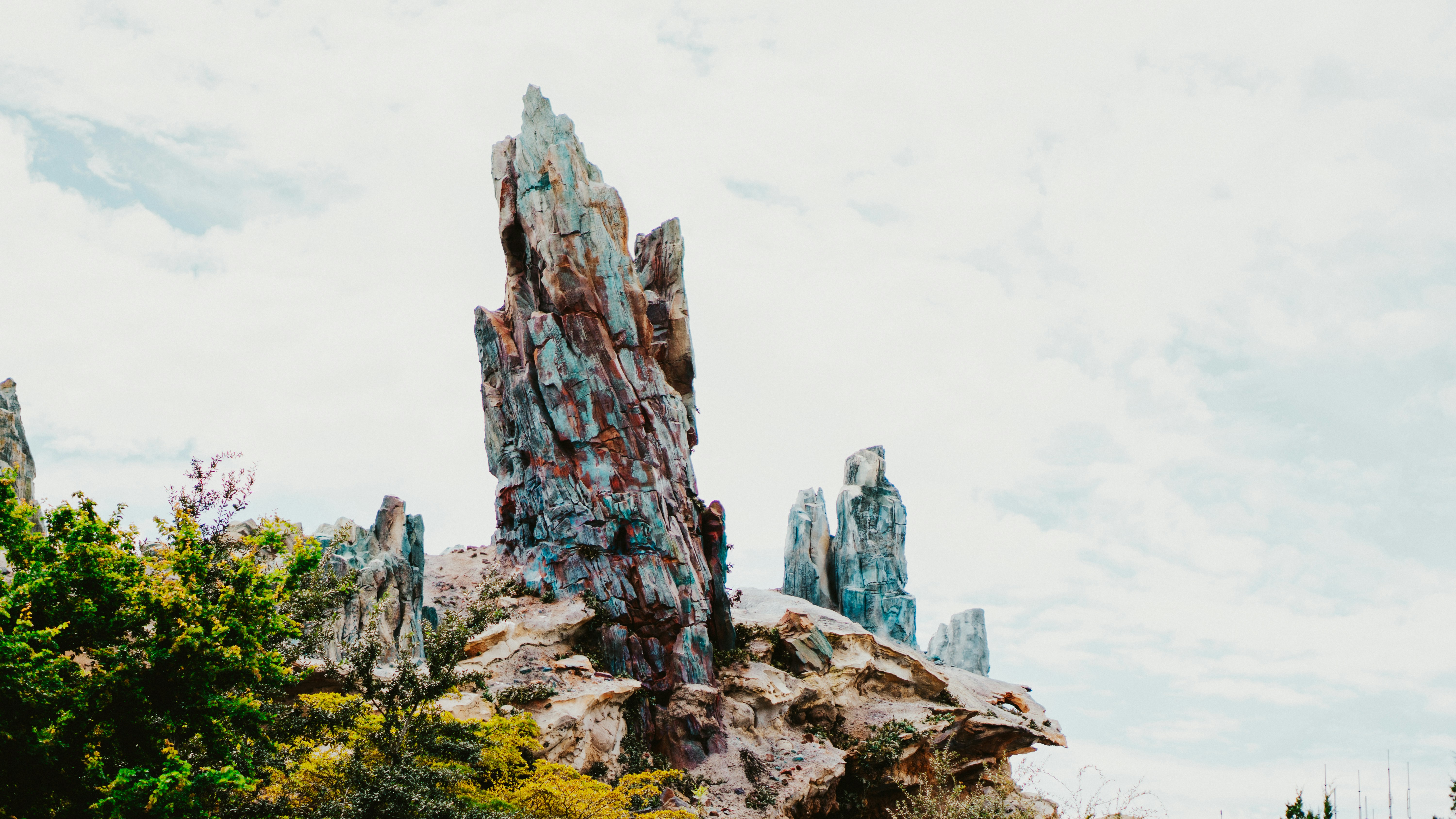 A large rock formation in the middle of a forest photo – Free Creative ...