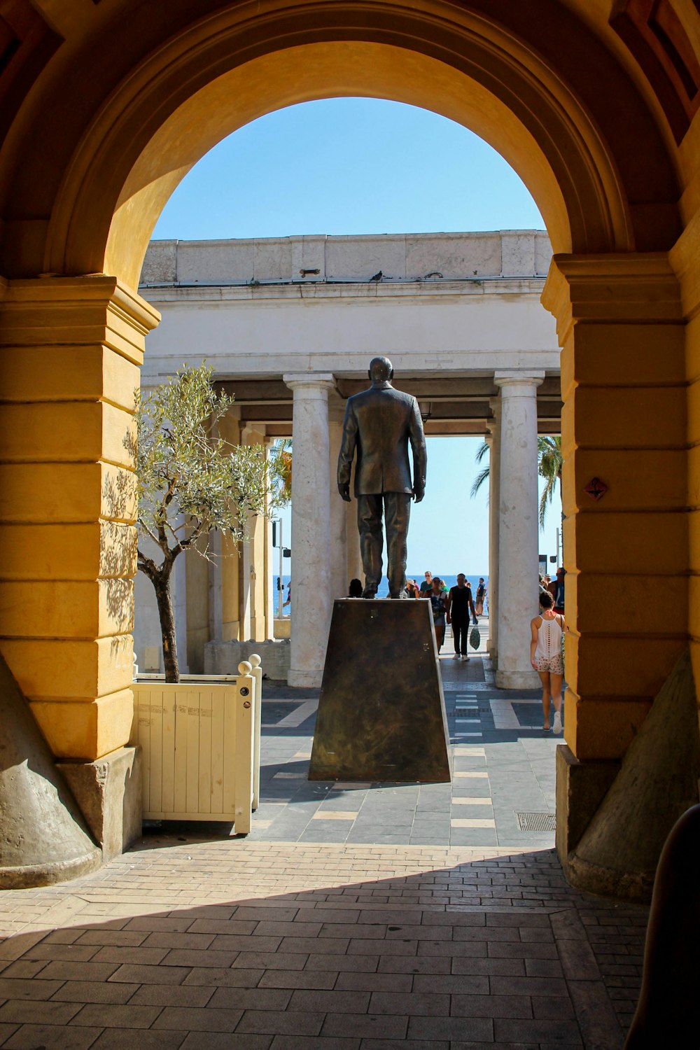 a statue of a man in a courtyard