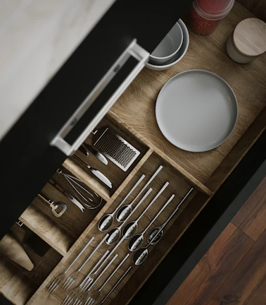 Organized kitchen drawer with dishwasher products and cleaning accessories, emphasizing order and freshness.