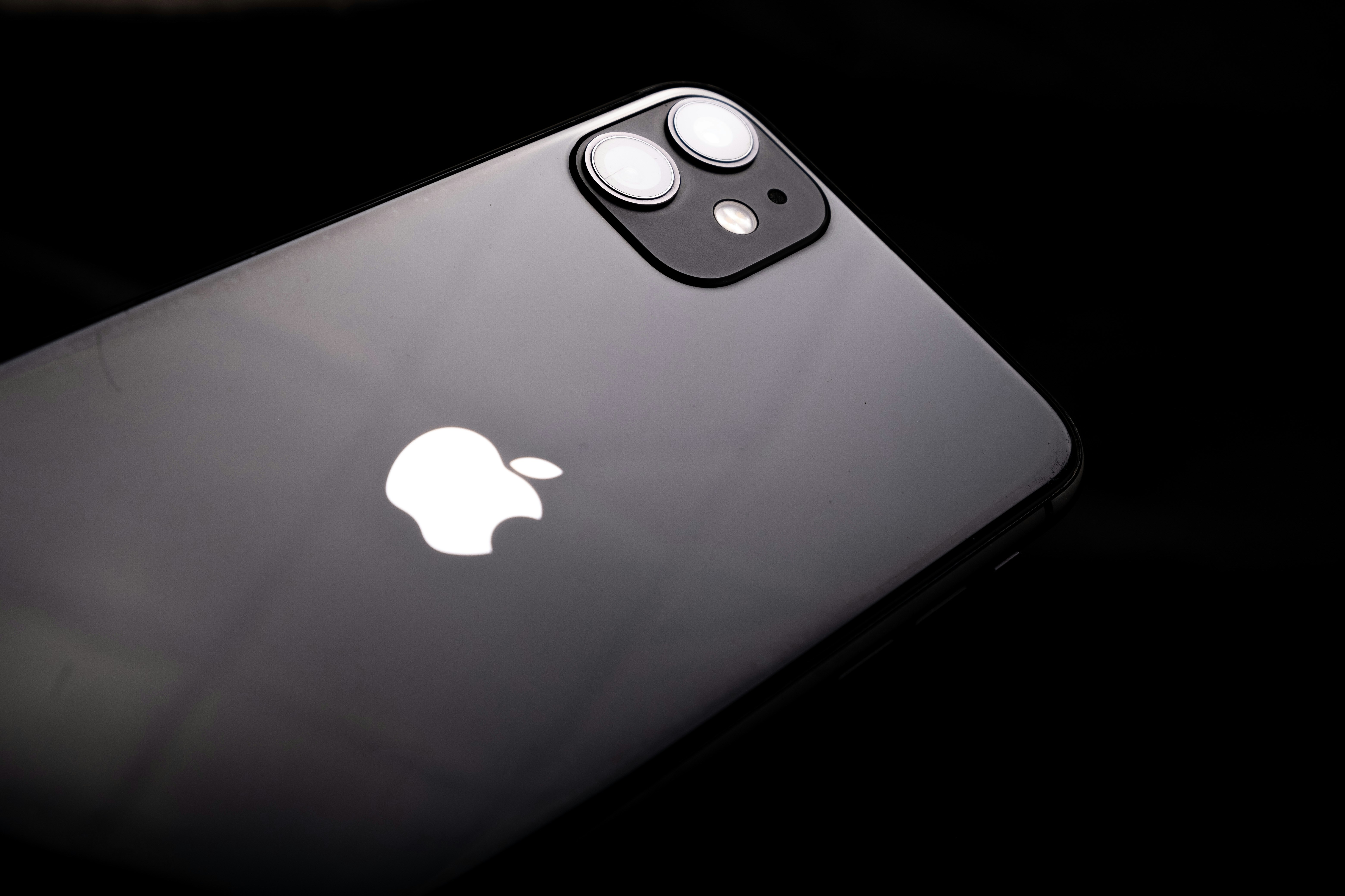 Trump's Threat: A 25% Tariff on iPhones and Its Implications for Apple