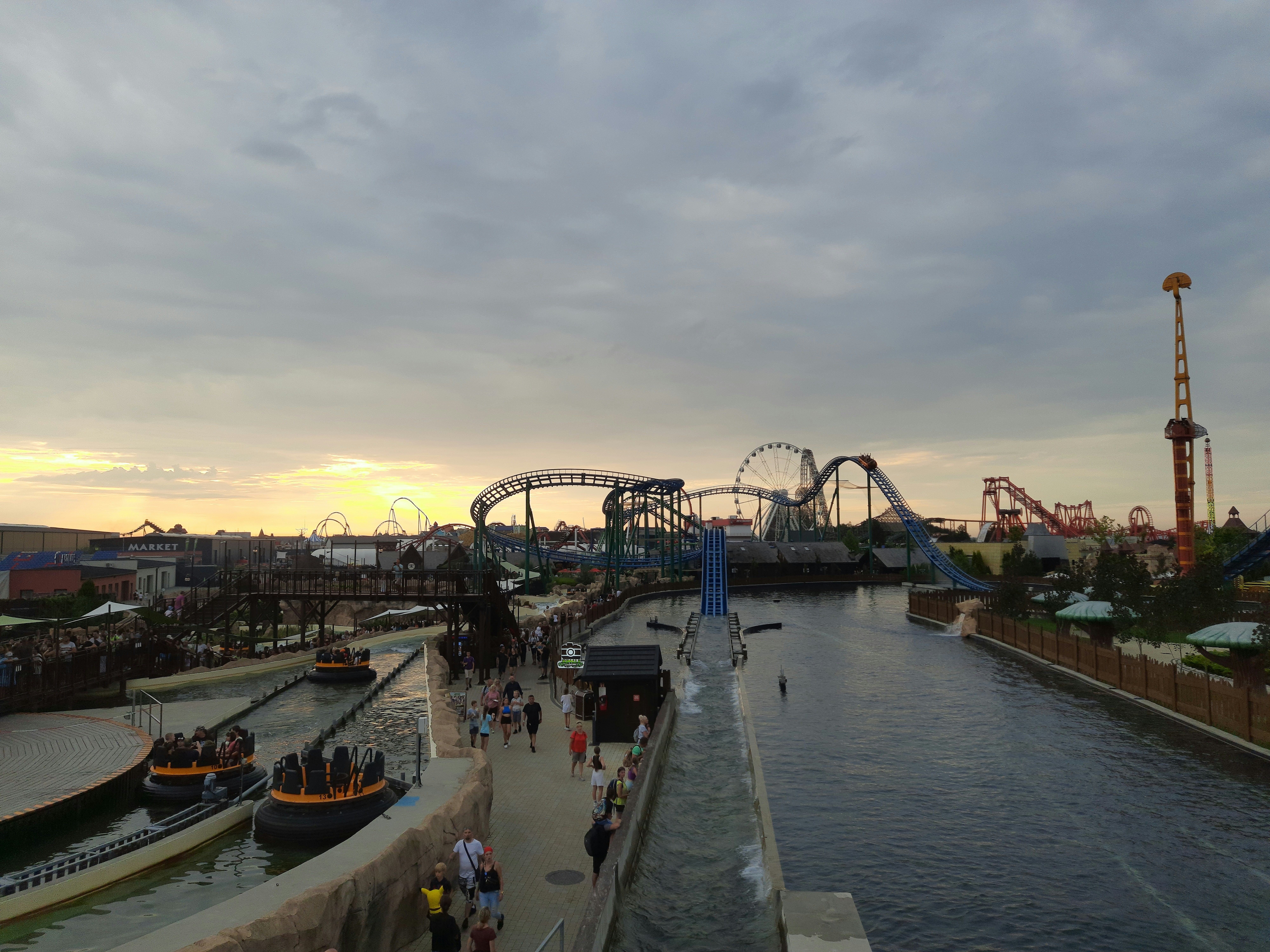 Keseruan Pasar Malam Kalbar Berubah Mencekam: Rainbow Slide Roboh Seketika
