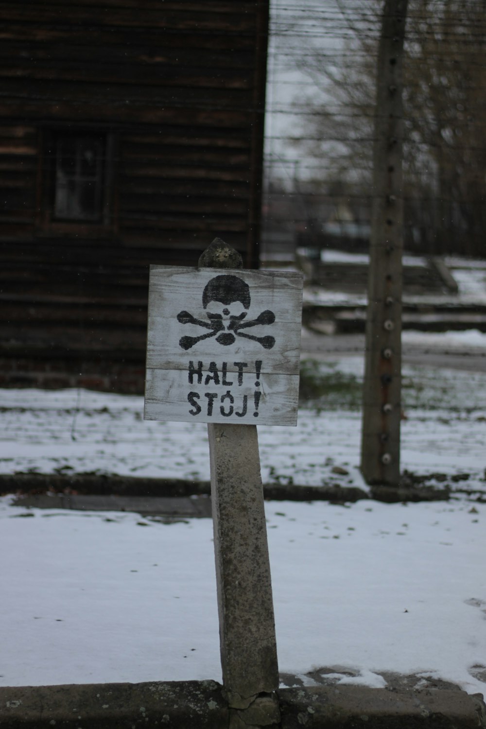 a sign with a skull and crossbones on it
