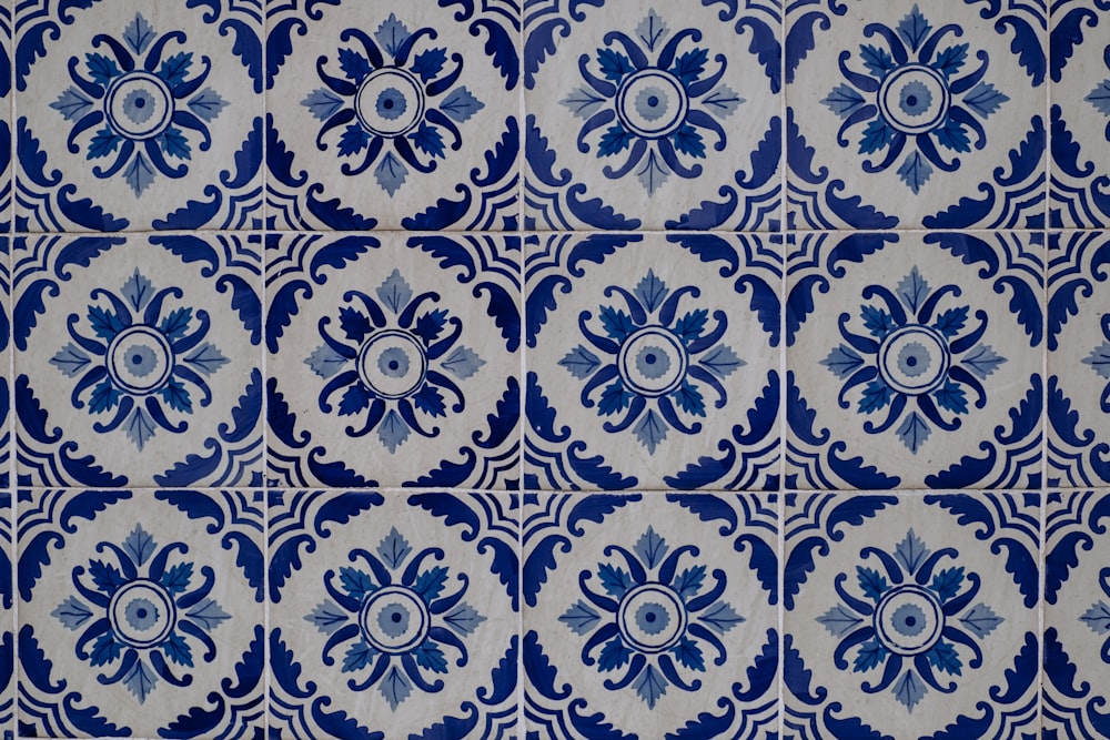 a close up of a blue and white tile pattern