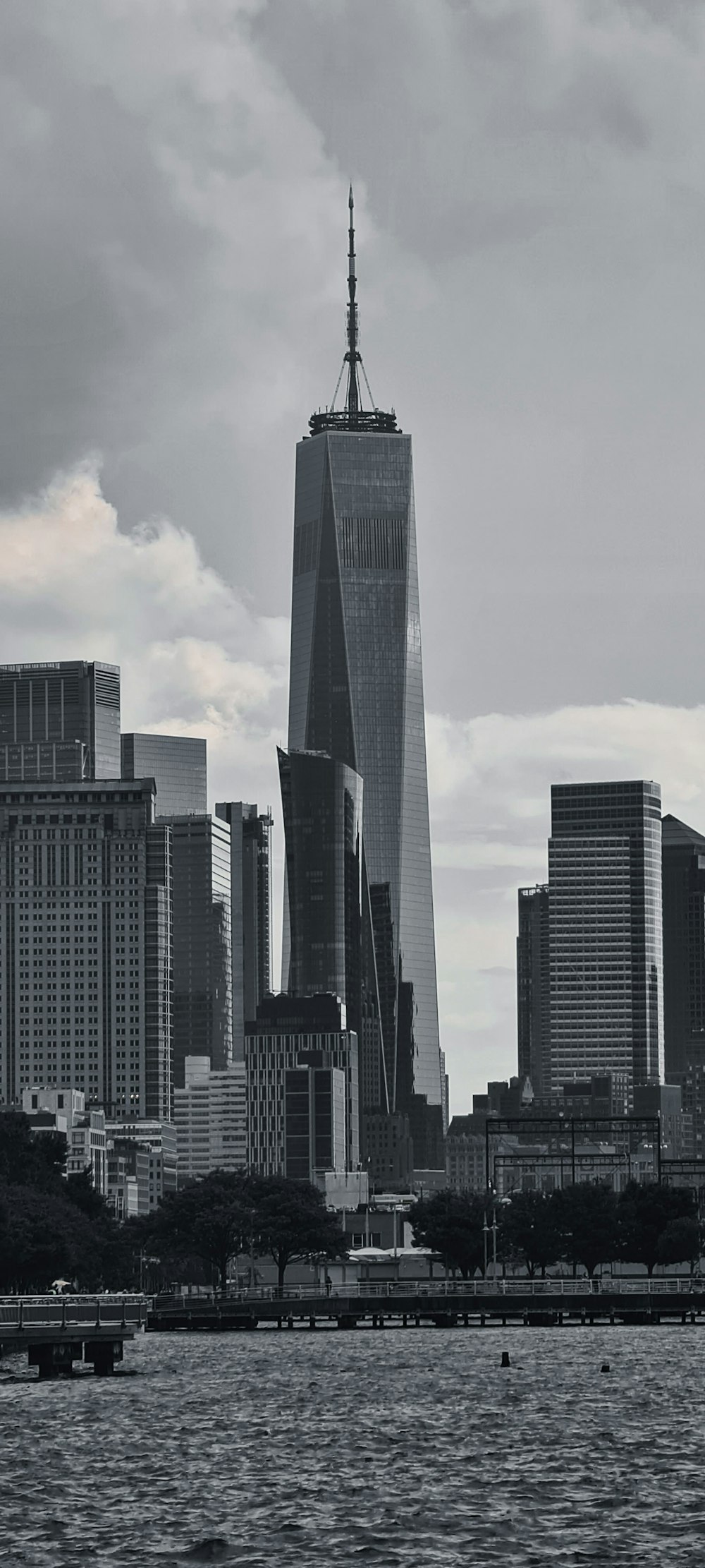 a black and white photo of a city skyline