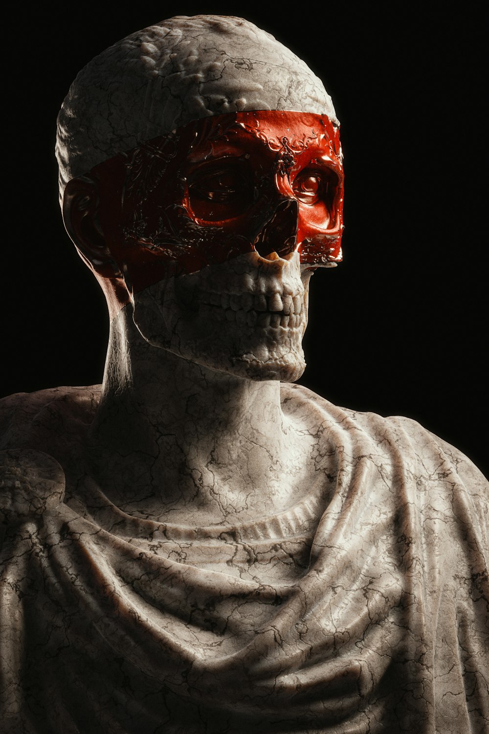 una estatua de un hombre con una máscara roja