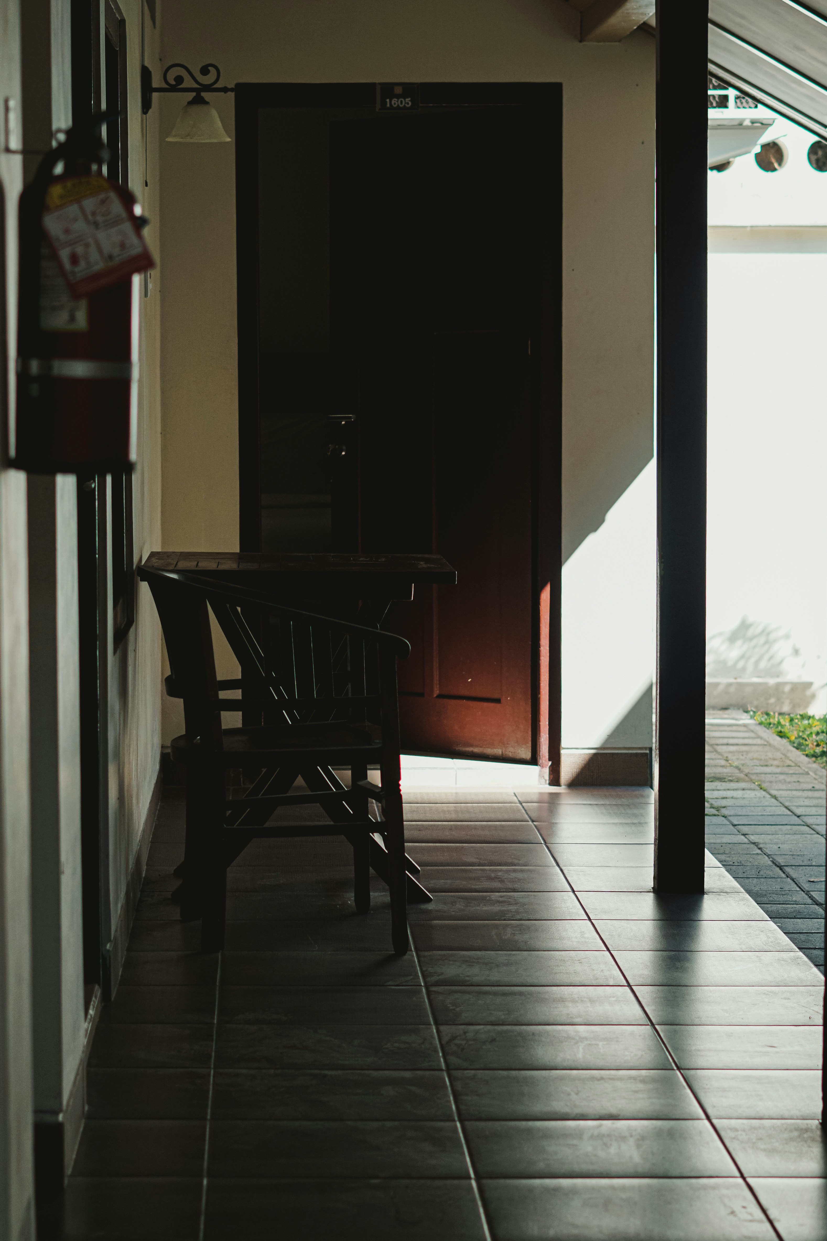 a wooden bench sitting in the middle of a hallway
