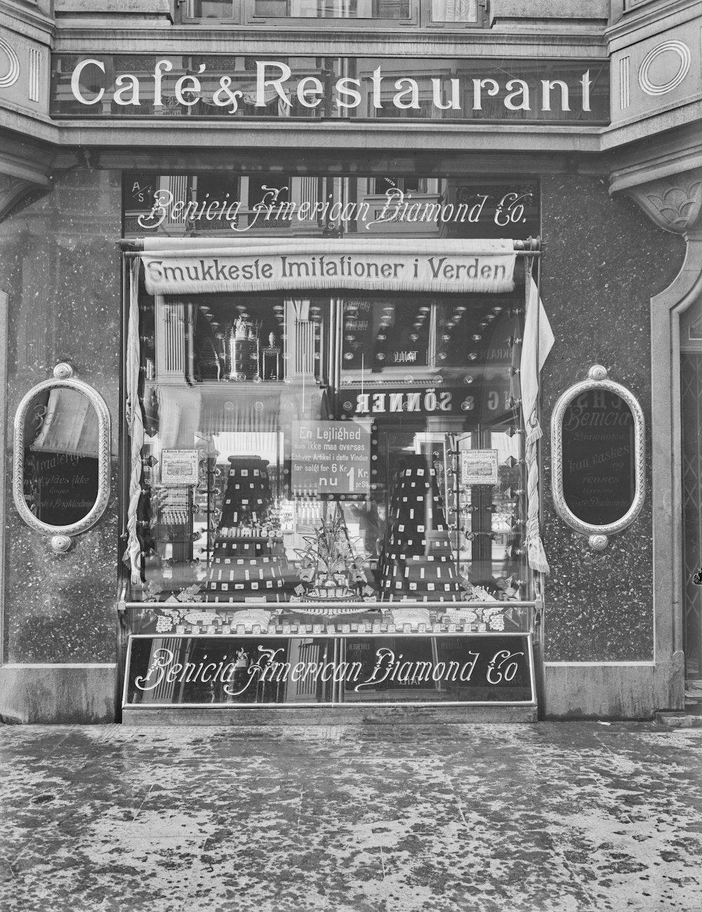 a black and white photo of a restaurant