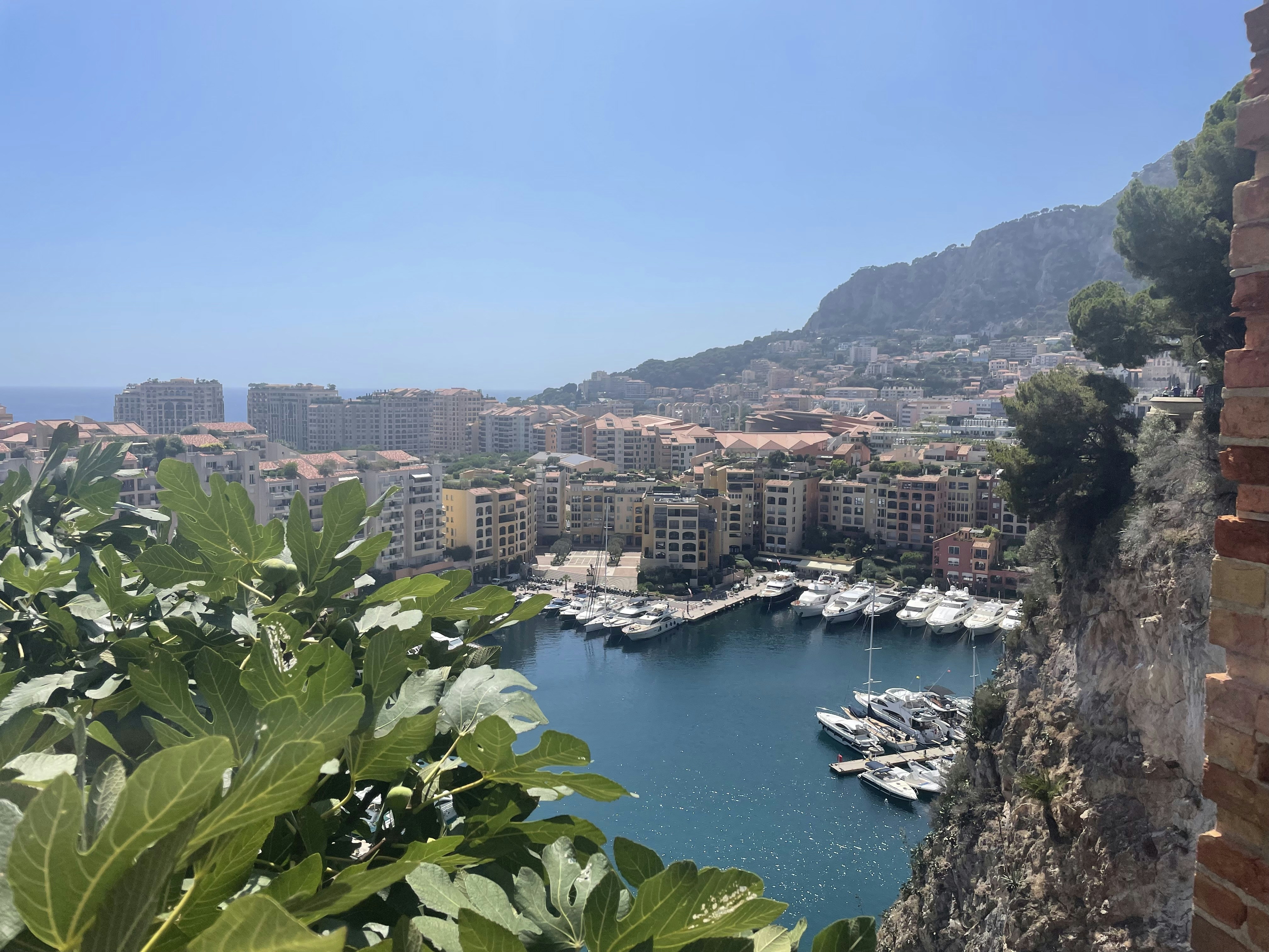 Stay online in the Saint Martin with a prepaid eSIM from eSIMlii. Instant activation, no roaming charges, and reliable coverage.