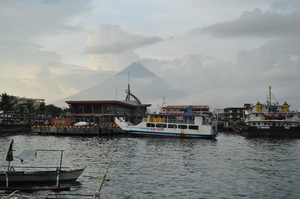 a boat in the water with a mountain in the background