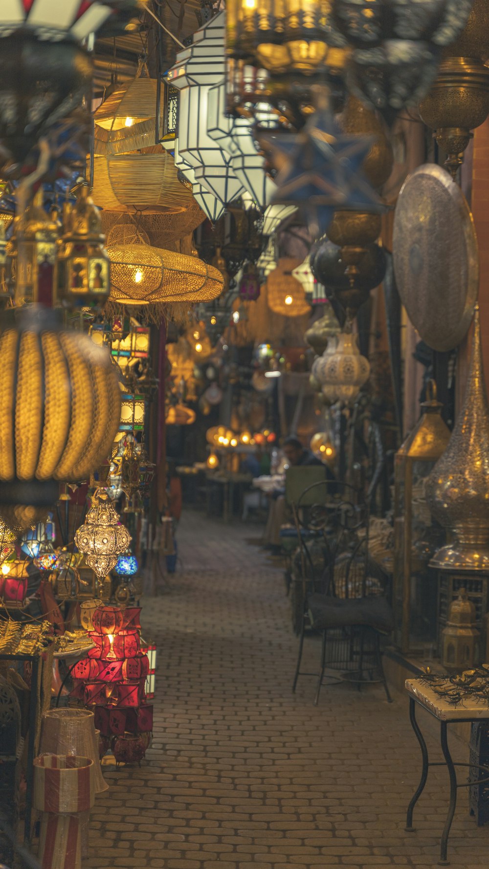 a store filled with lots of hanging lights