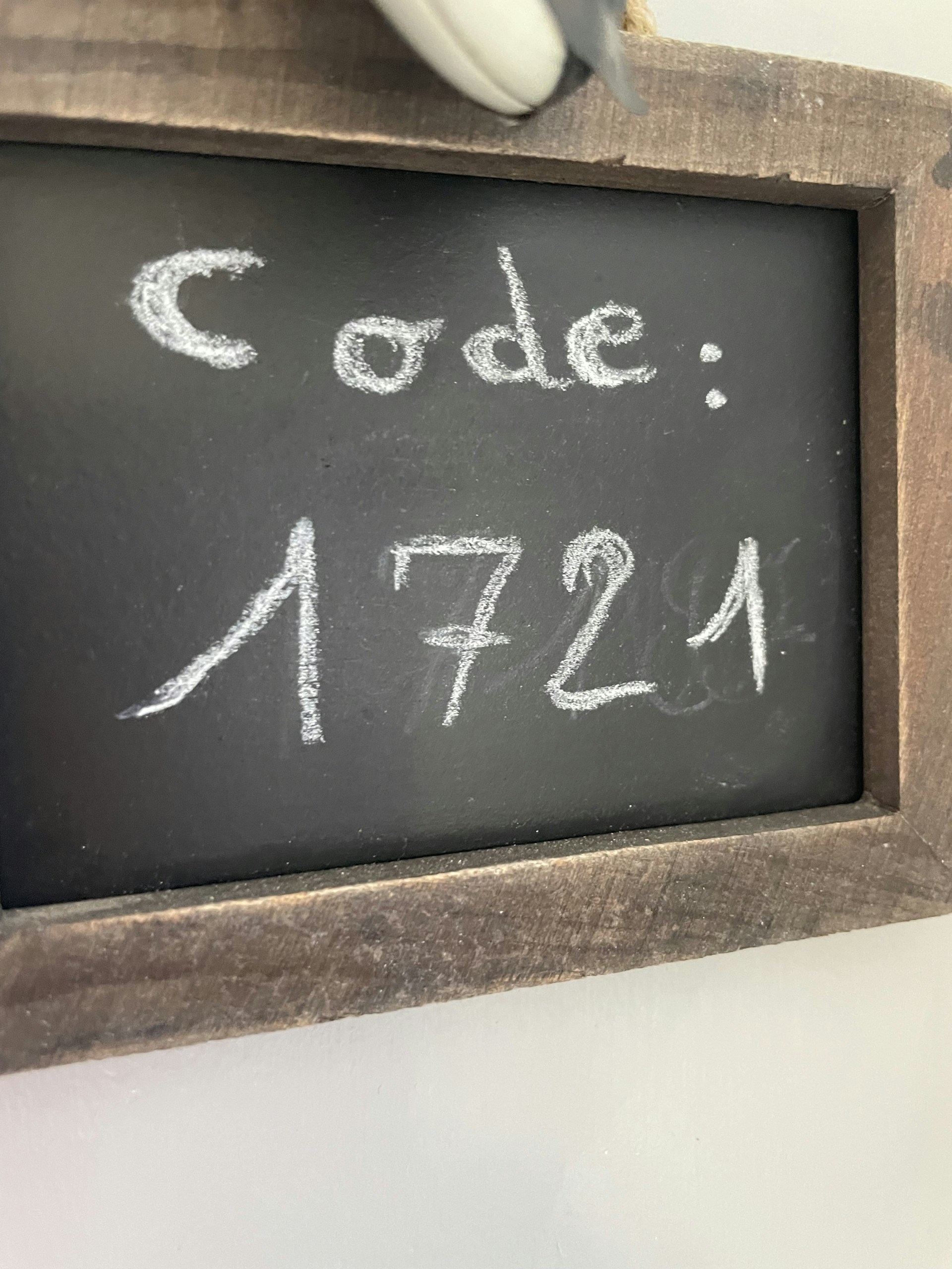 gray computer monitor