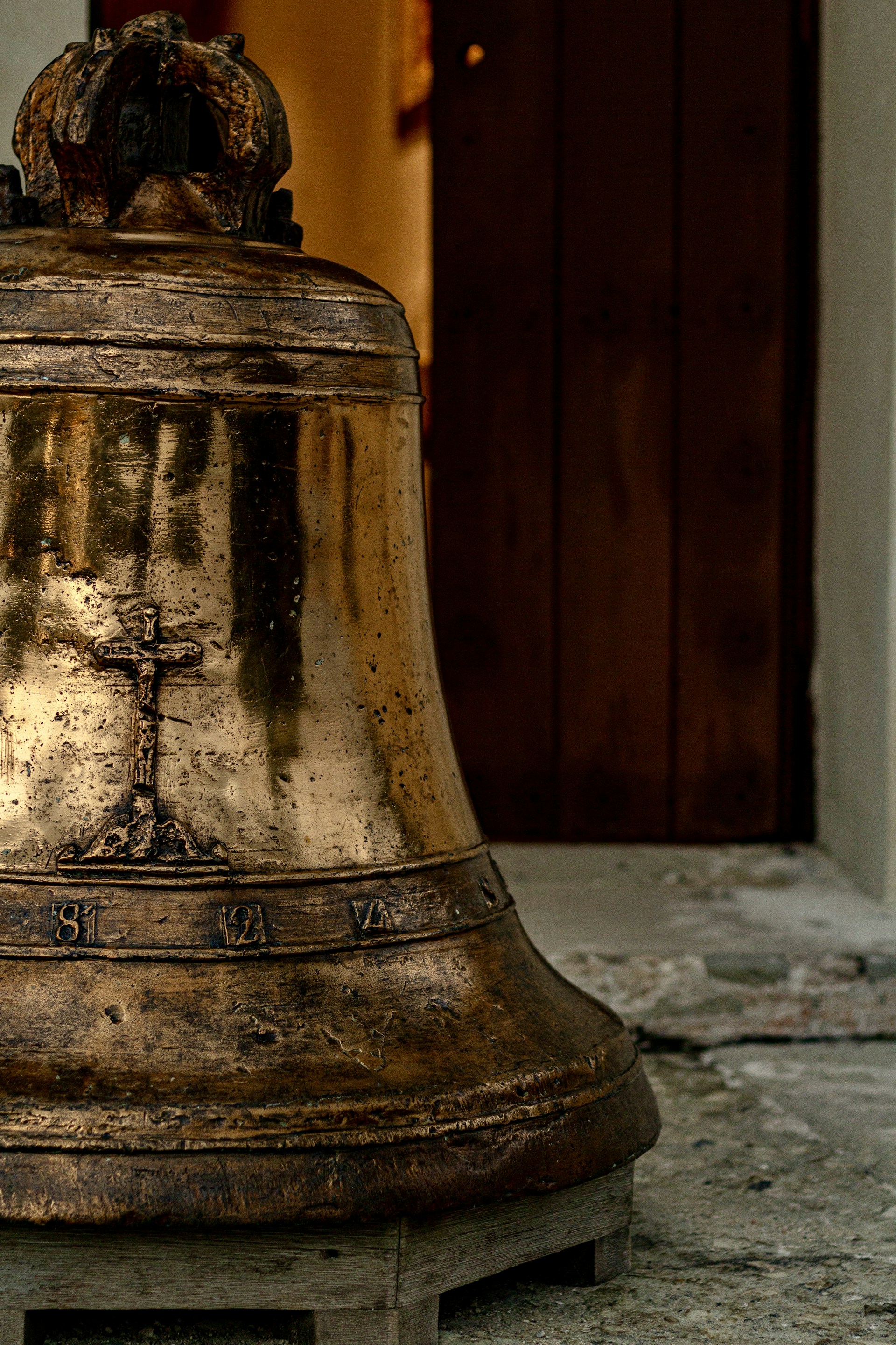 gray computer monitor