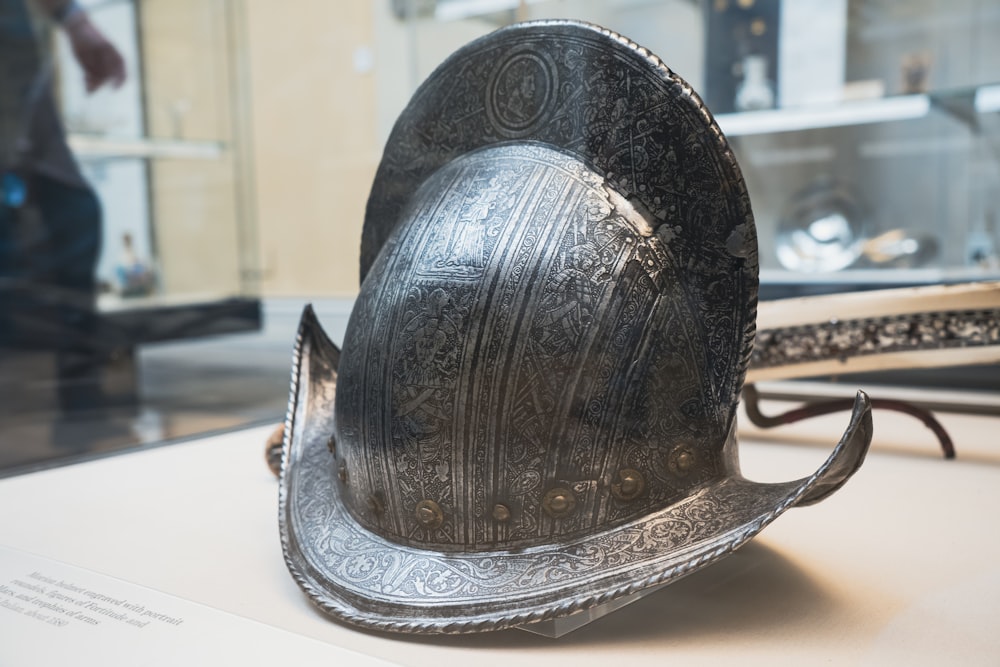 a helmet is on display in a museum