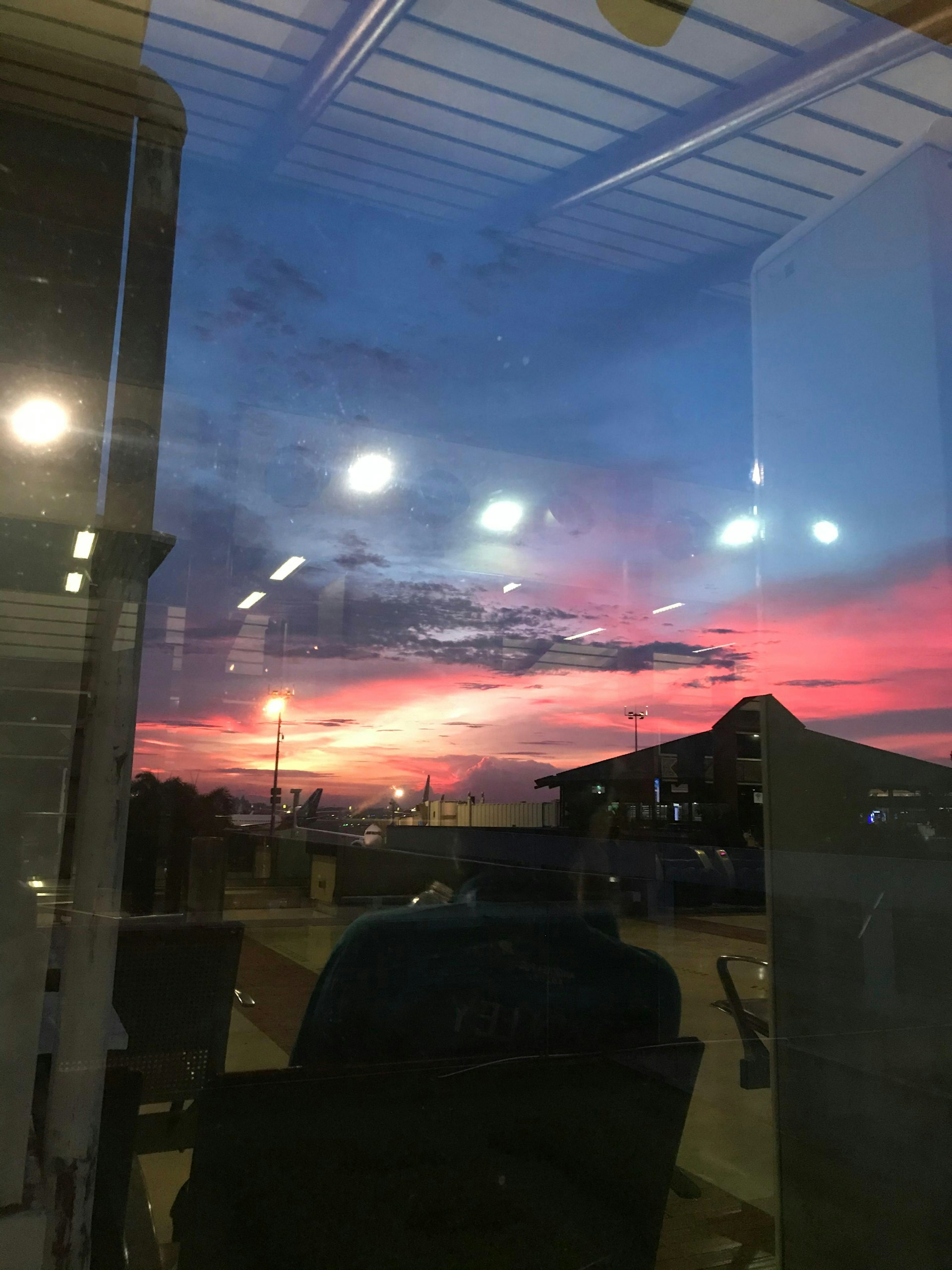 gray computer monitor