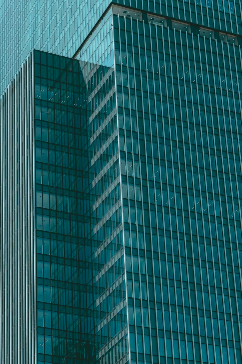 a plane flying in front of a very tall building