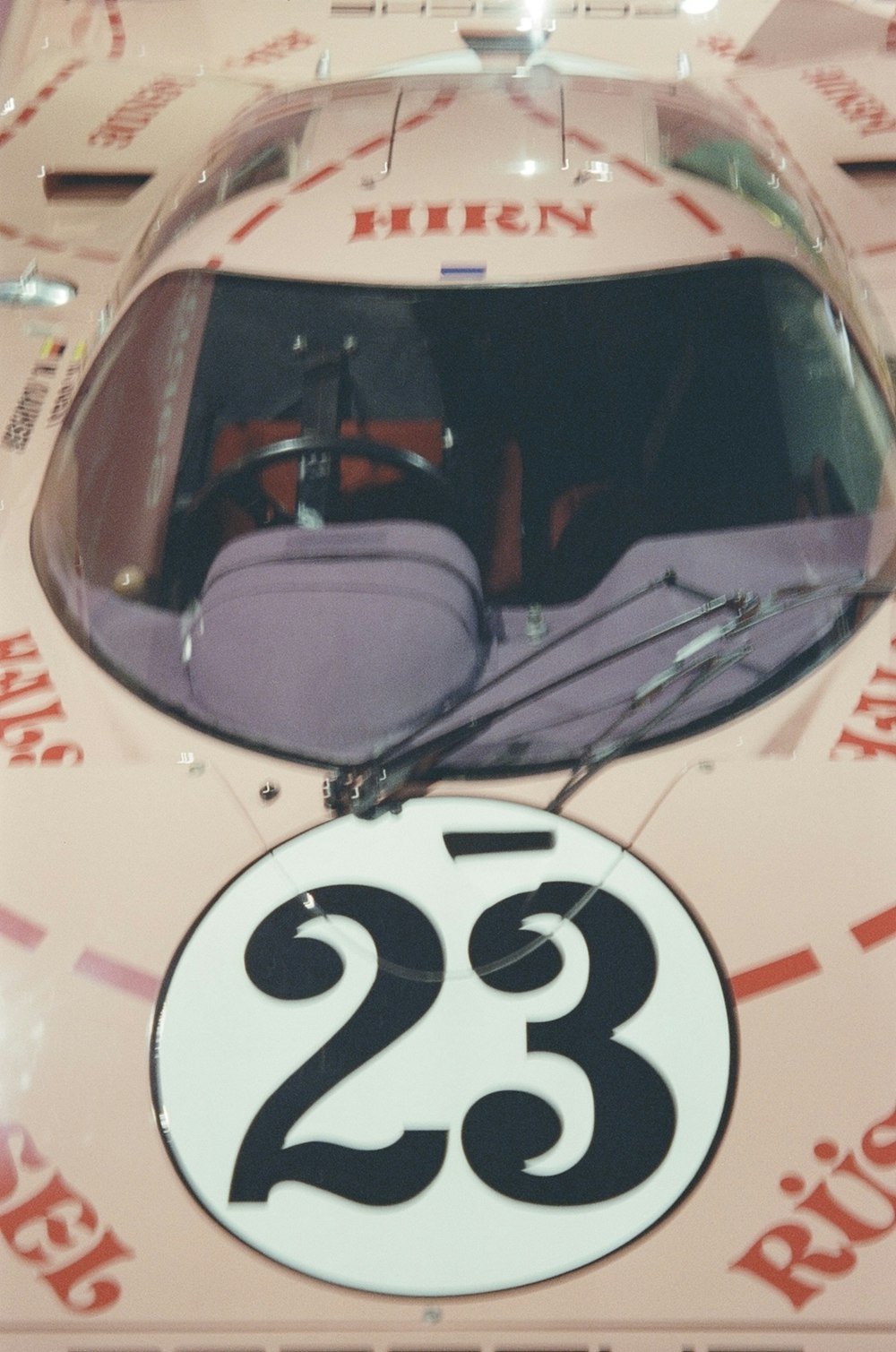 um close up de um carro com um número nele