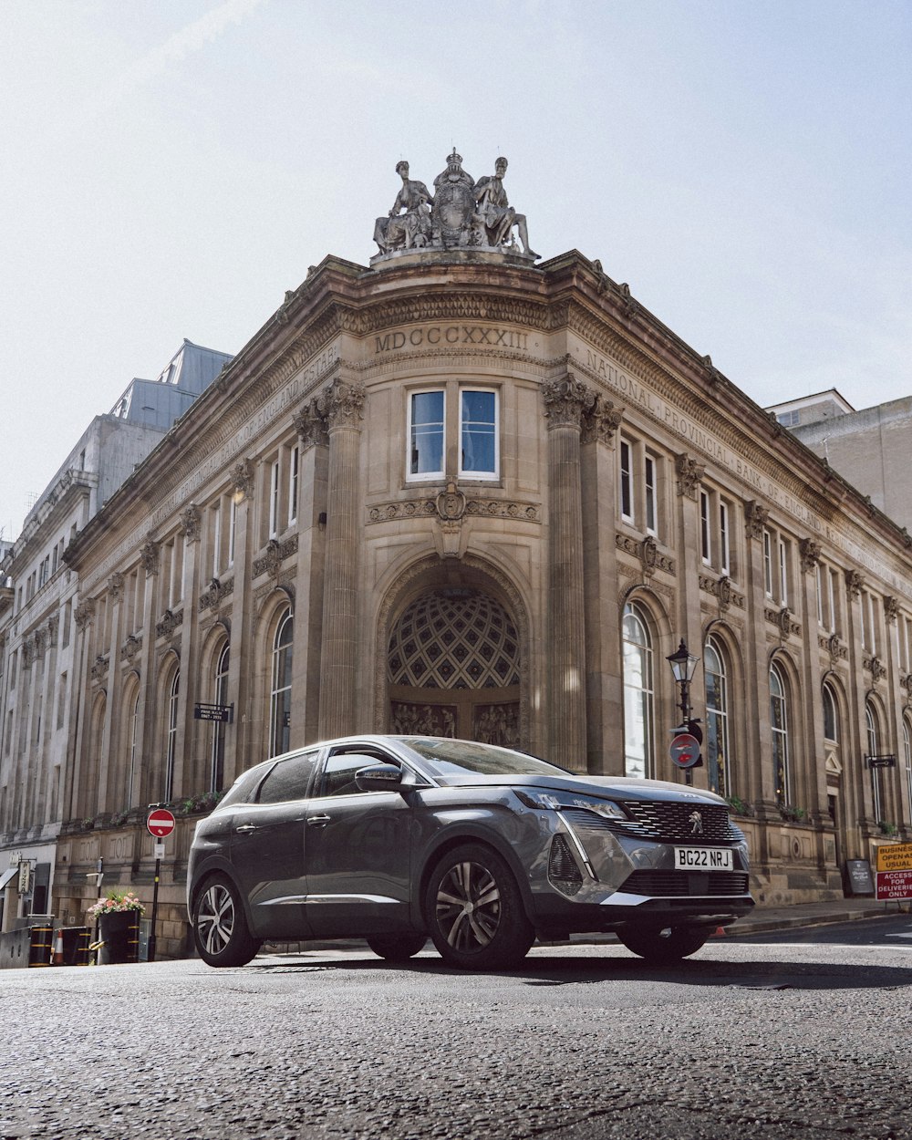 a car parked in front of a large building