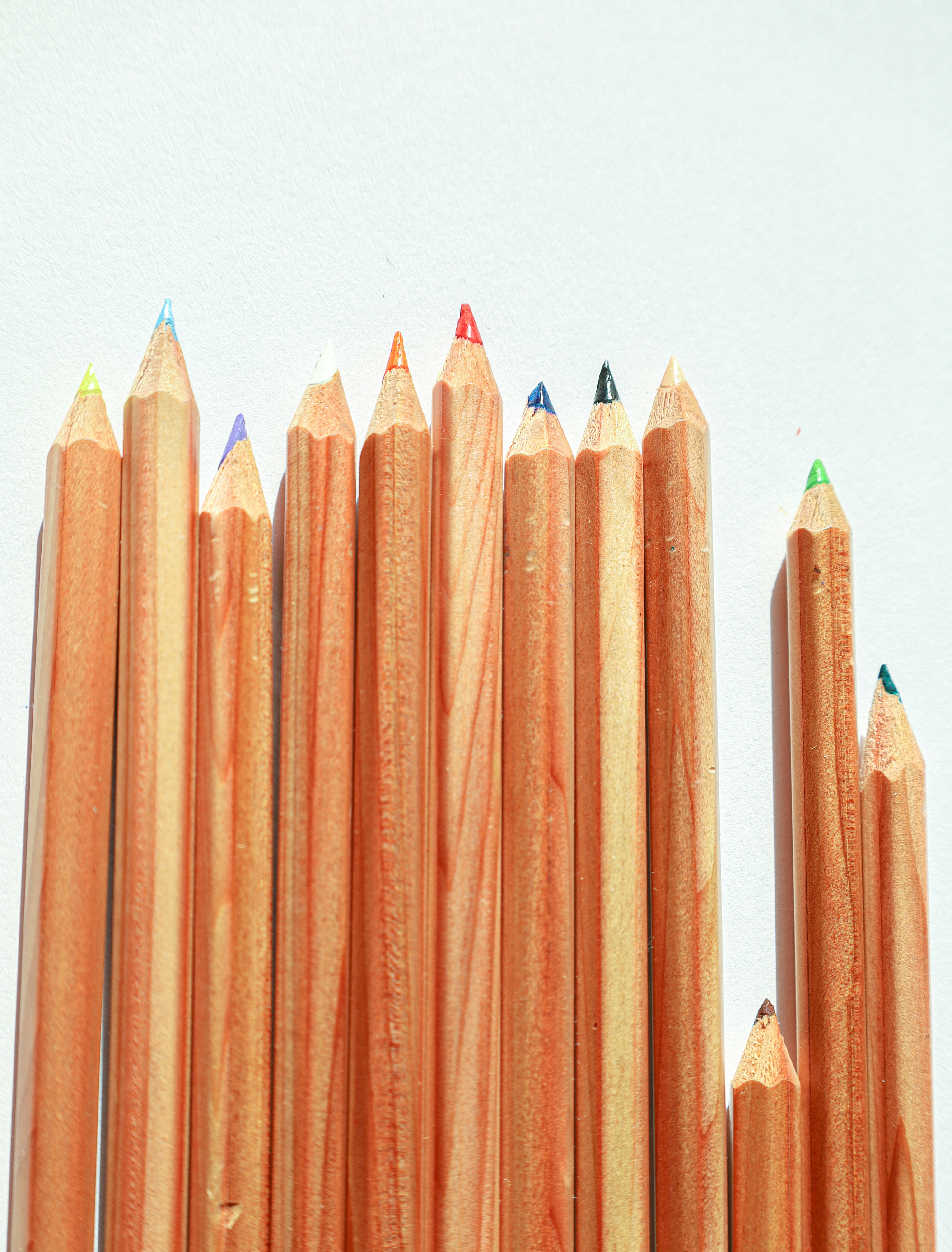 a group of pencils lined up next to each other