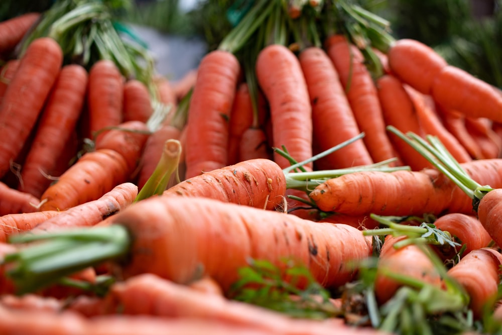 a pile of carrots sitting next to each other