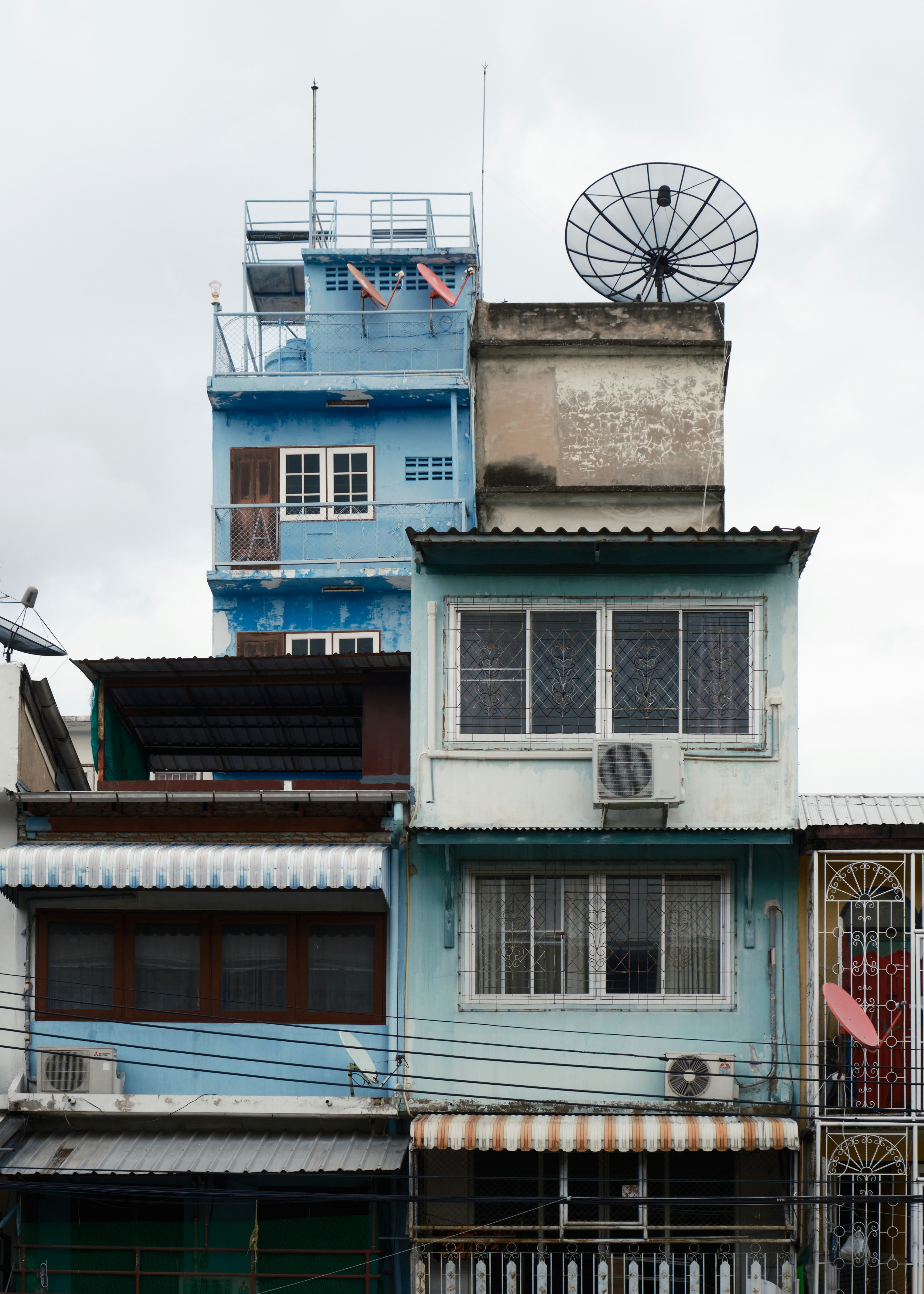 a building with a lot of windows and a satellite dish on top of it