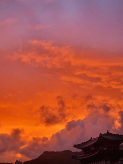 Stuart Henderson capturing a vibrant Nicaraguan sunset over colonial architecture.