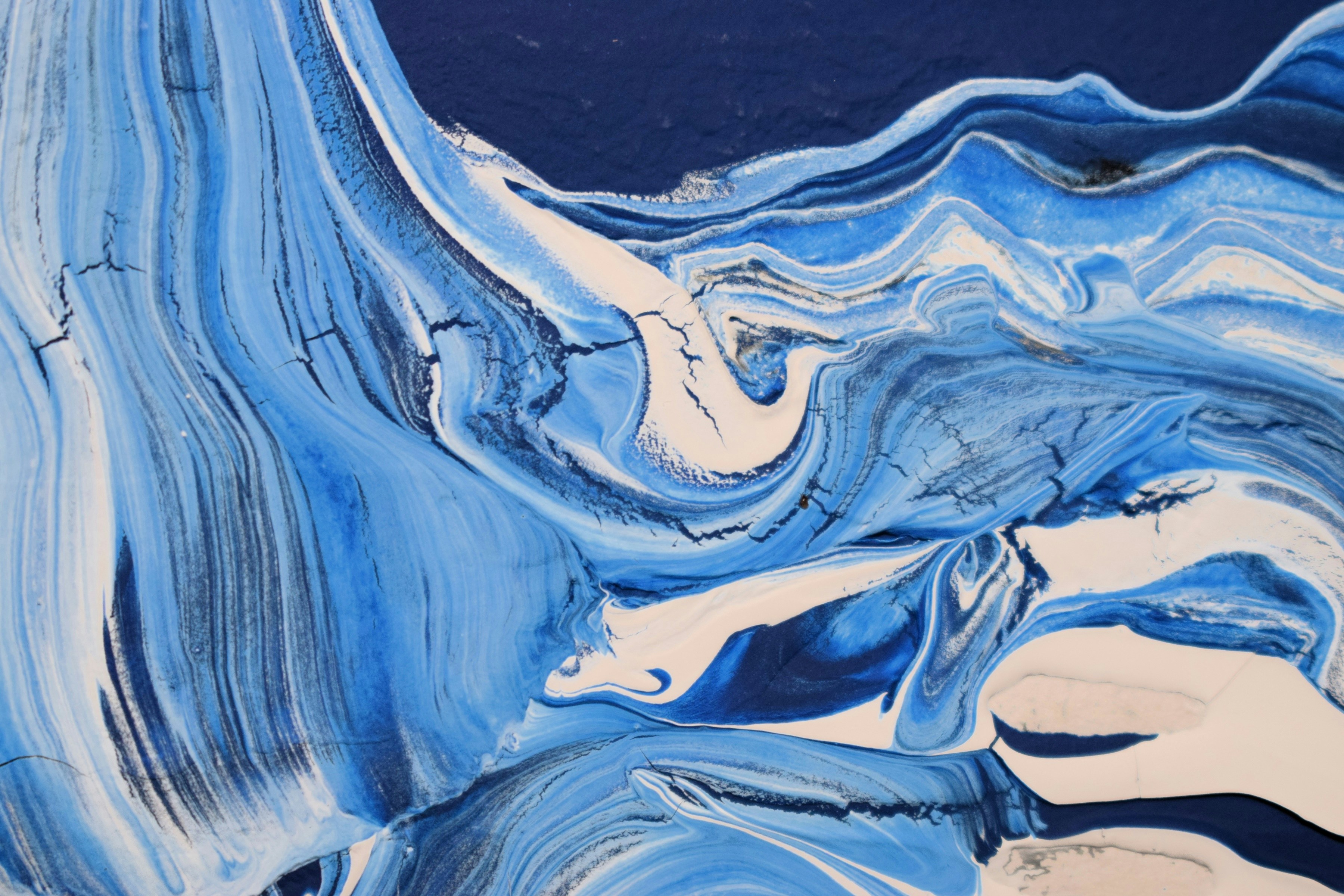 青と緑の色の抽象画の写真 – Unsplashの背景の無料画像