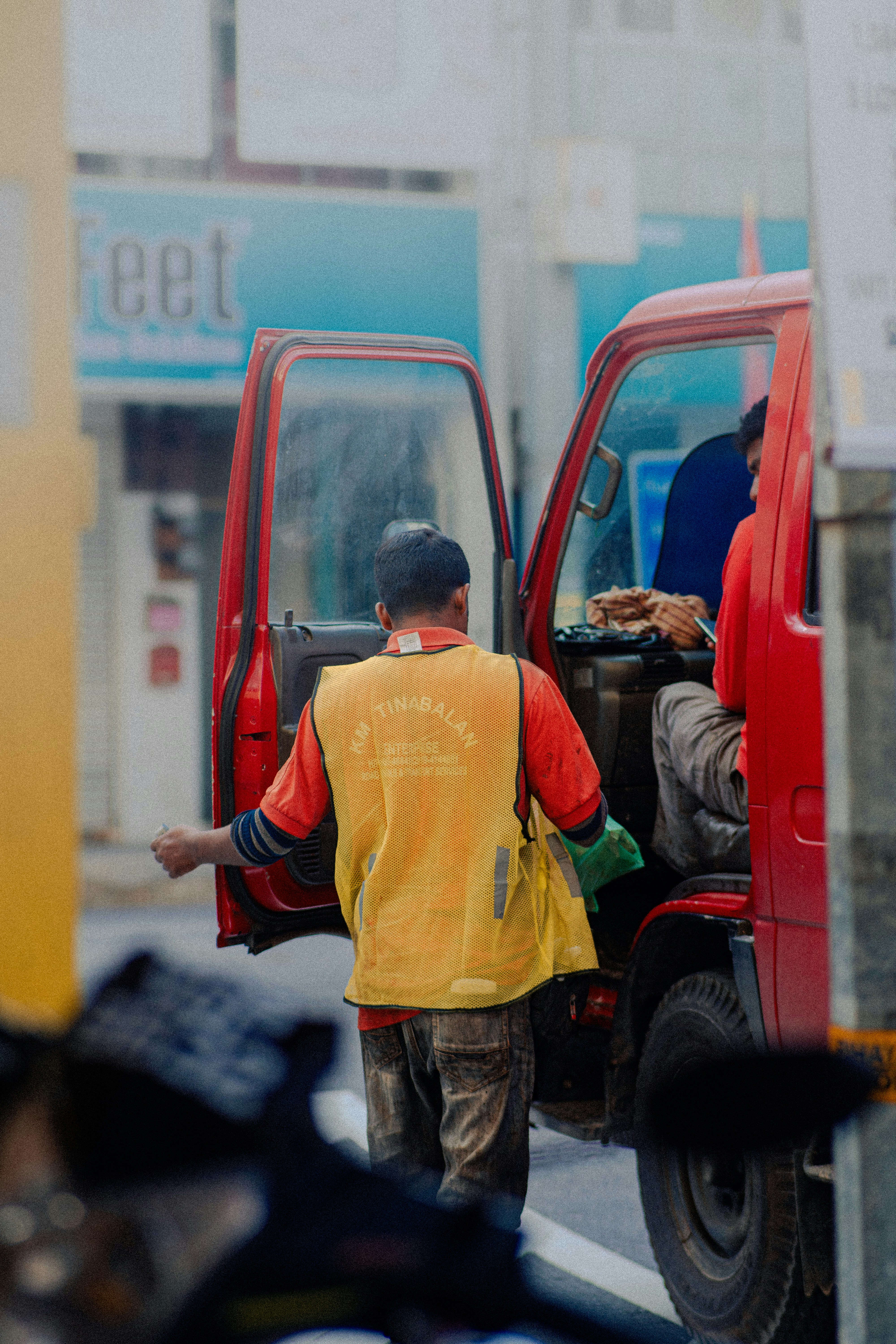 Photo by helloguberan