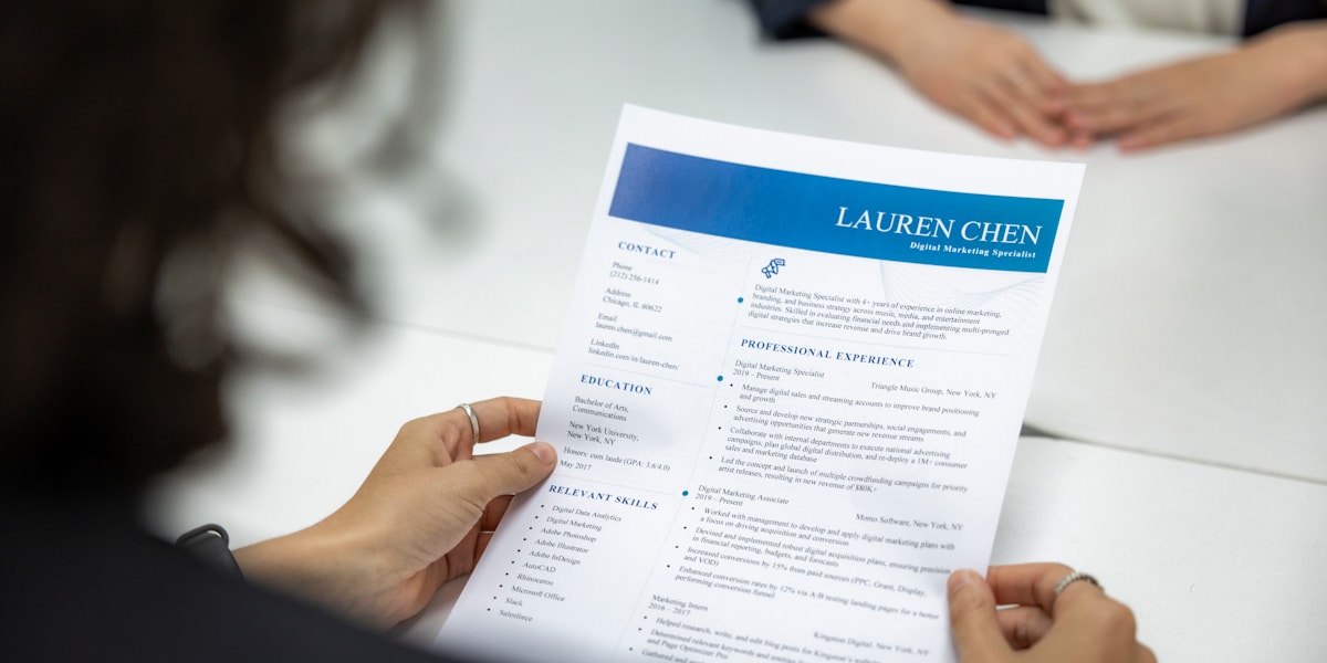 resume example for made-up person "lauren chen" digital marketing specialist