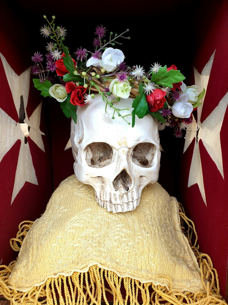 Caveira Decorativa Dourada