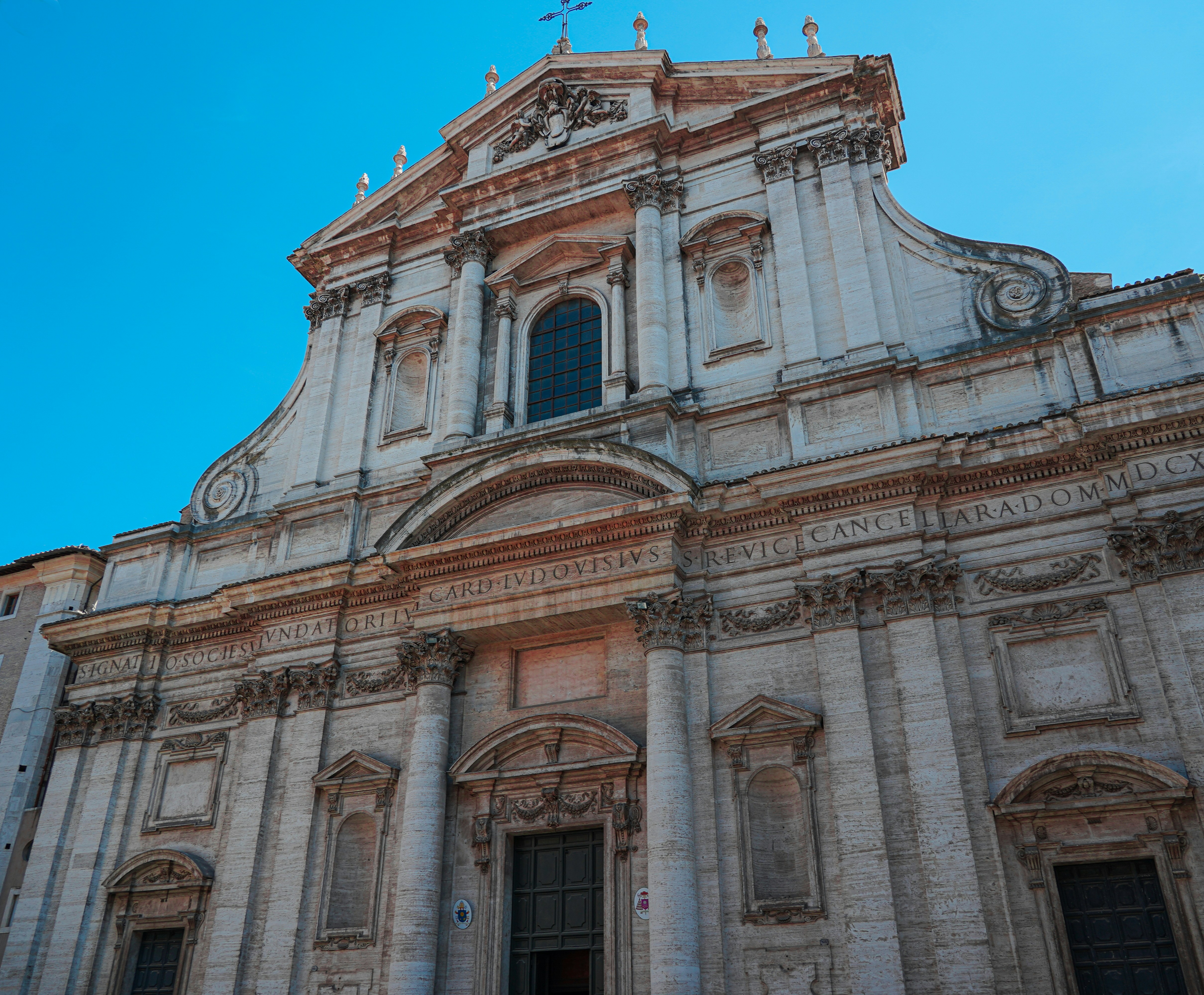 Photo by marcosllerena