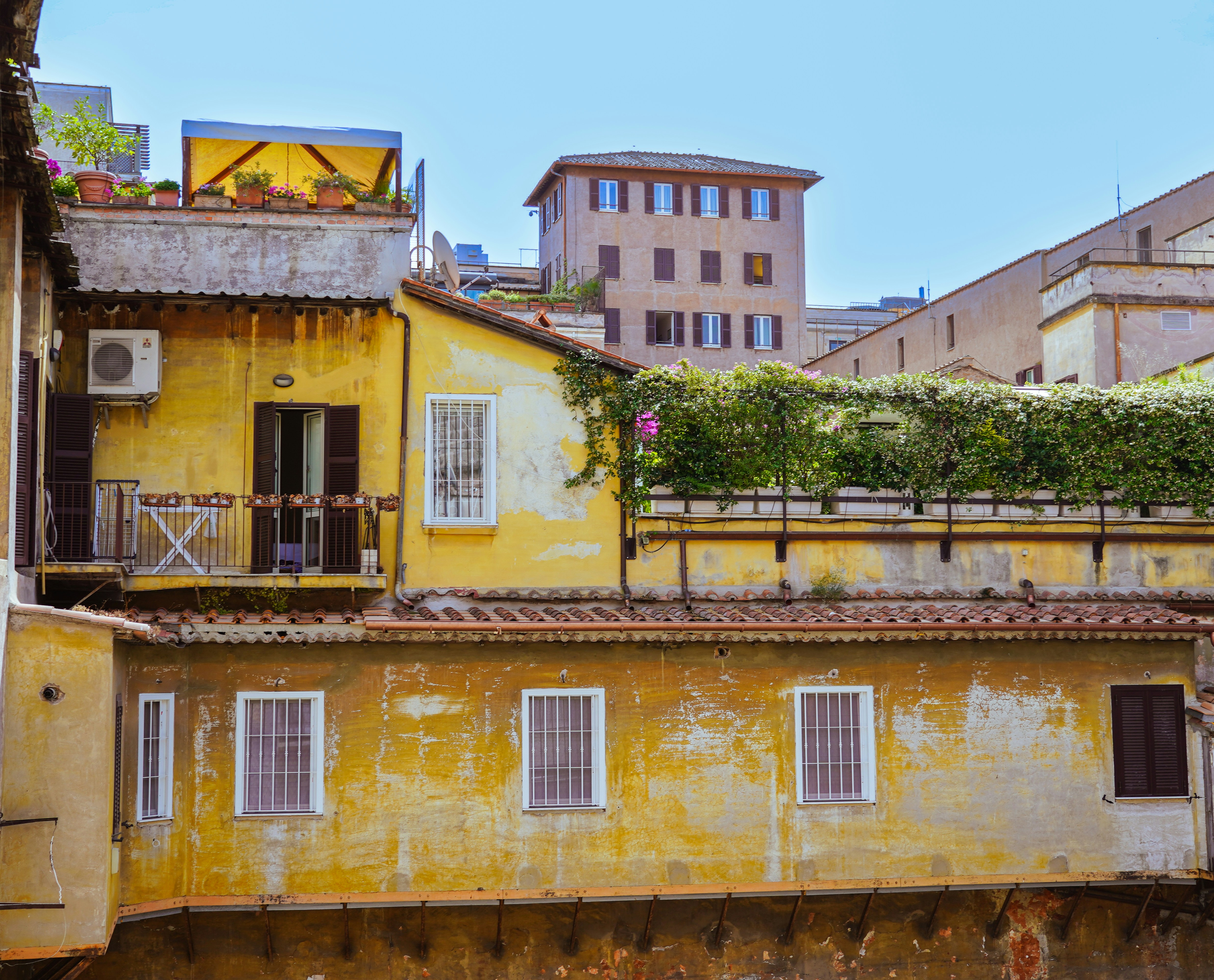 Photo by marcosllerena