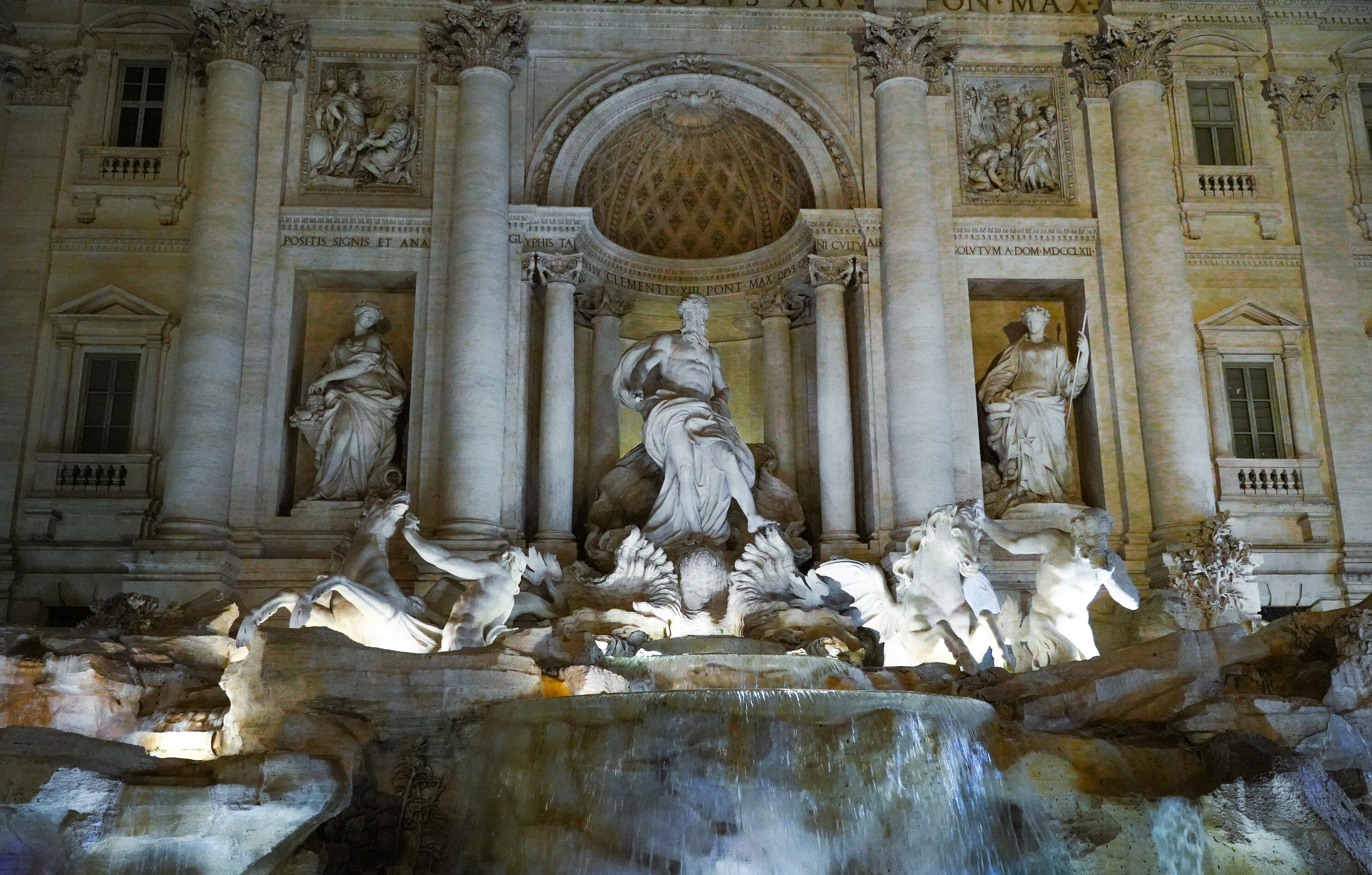 Photo by marcosllerena