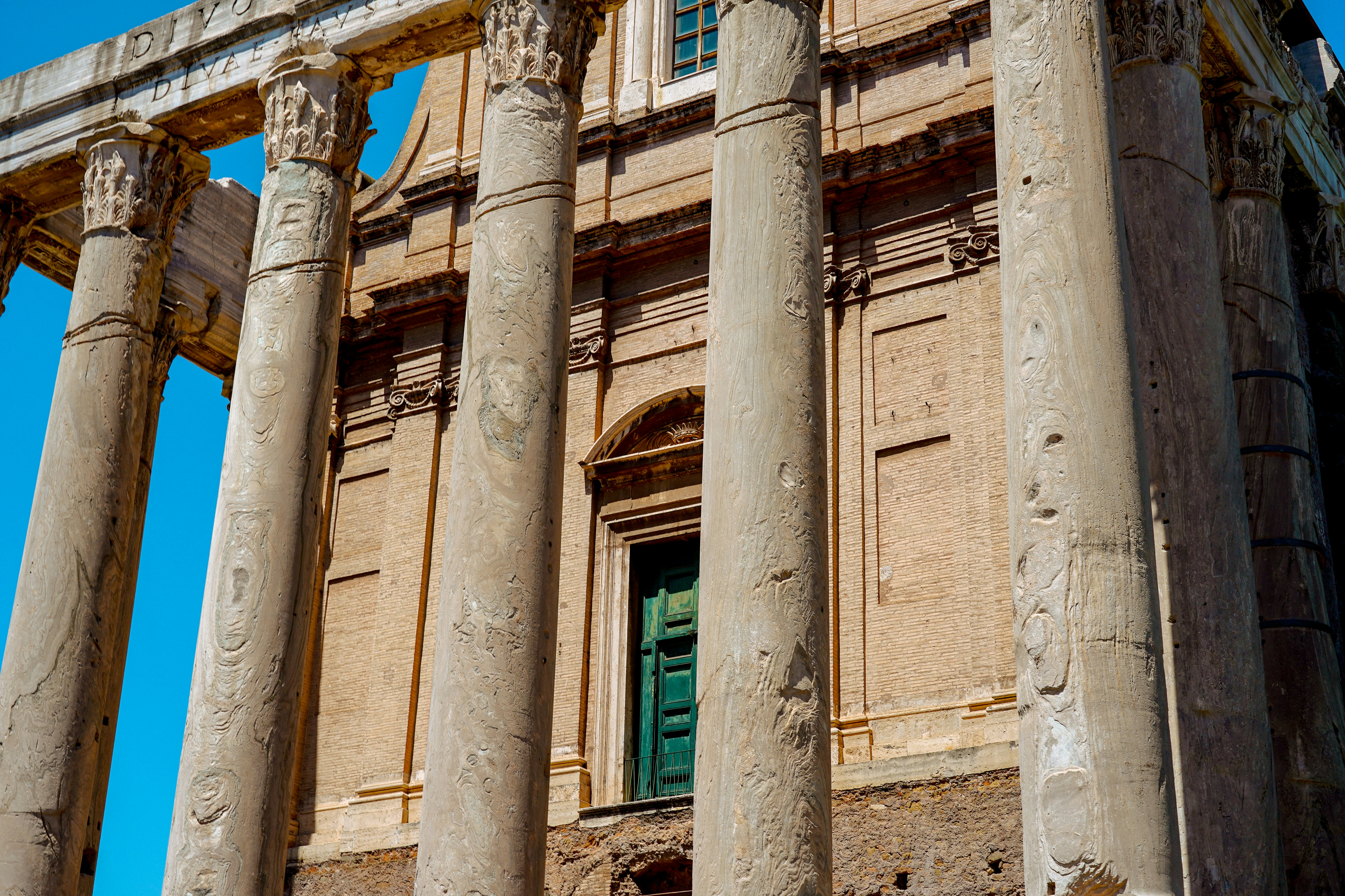 Photo by marcosllerena