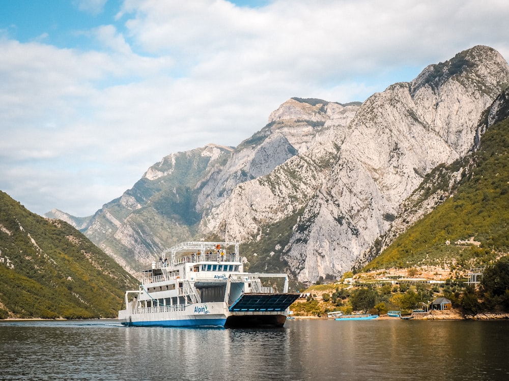 a large white boat floating on top of a lake