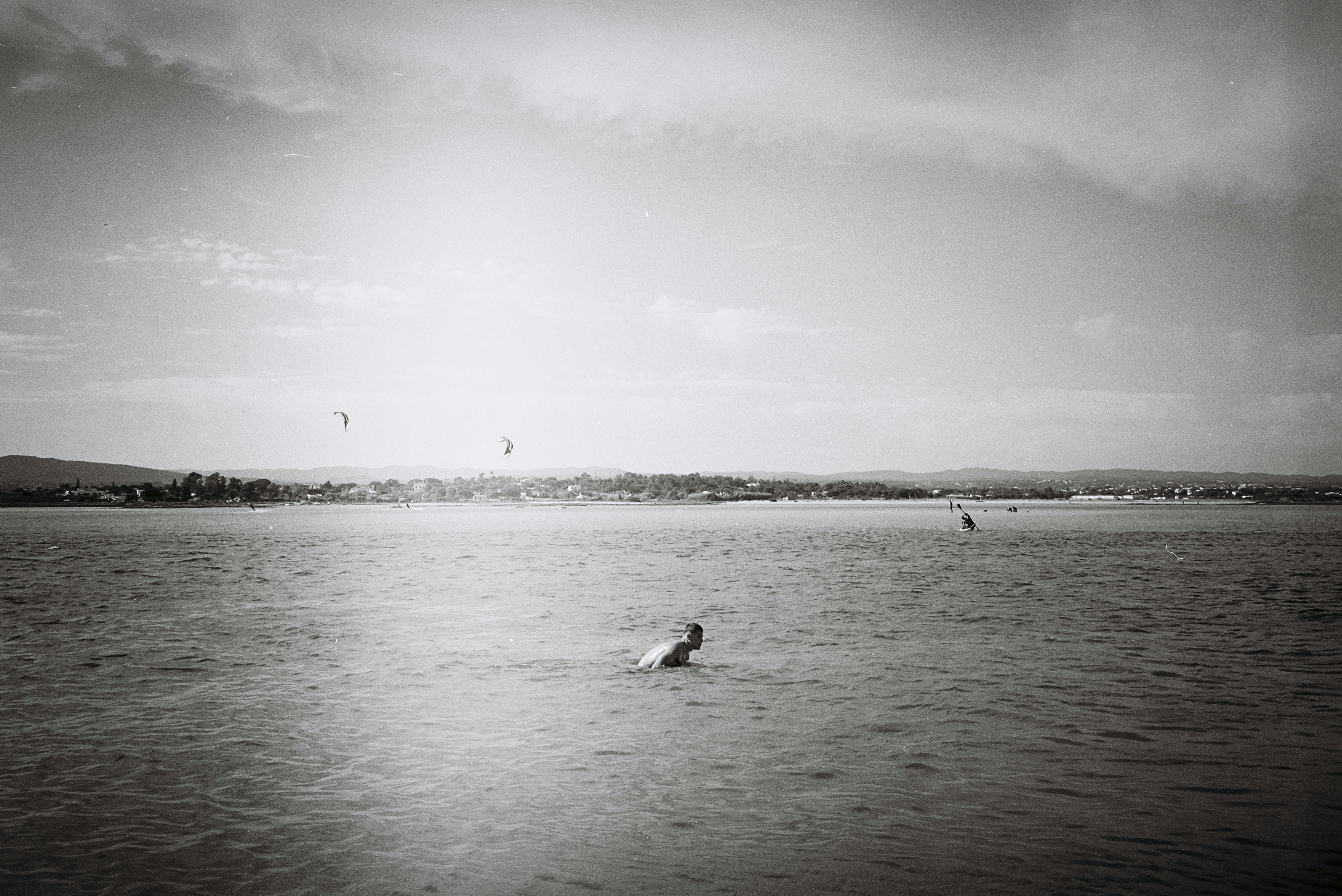 photo-1698143974038-d96b31183c03?crop=entropy&cs=tinysrgb&fit=max&fm=jpg&ixid=M3w2OTM0MTB8MHwxfHNlYXJjaHwyfHxvJTIwcXVlJTIwZmF6ZXIlMjBubyUyMGFsZ2FydmUlMjBubyUyMGludmVybm98ZW58MHwwfHx8MTczNzE0NjgxNXww&ixlib=rb-4.0 O que fazer no Algarve no inverno