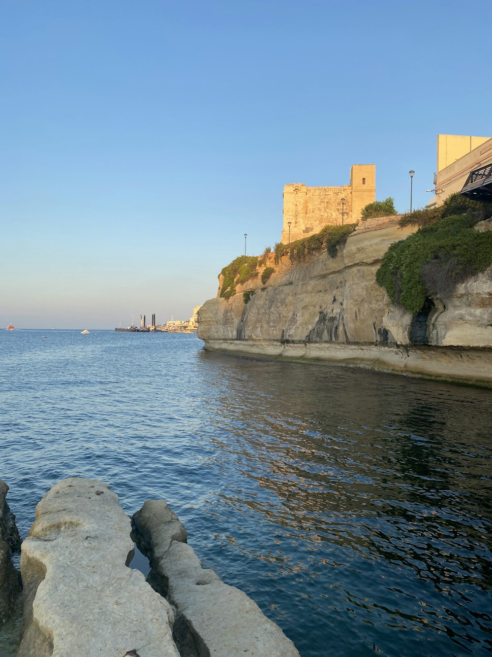 a large body of water next to a cliff