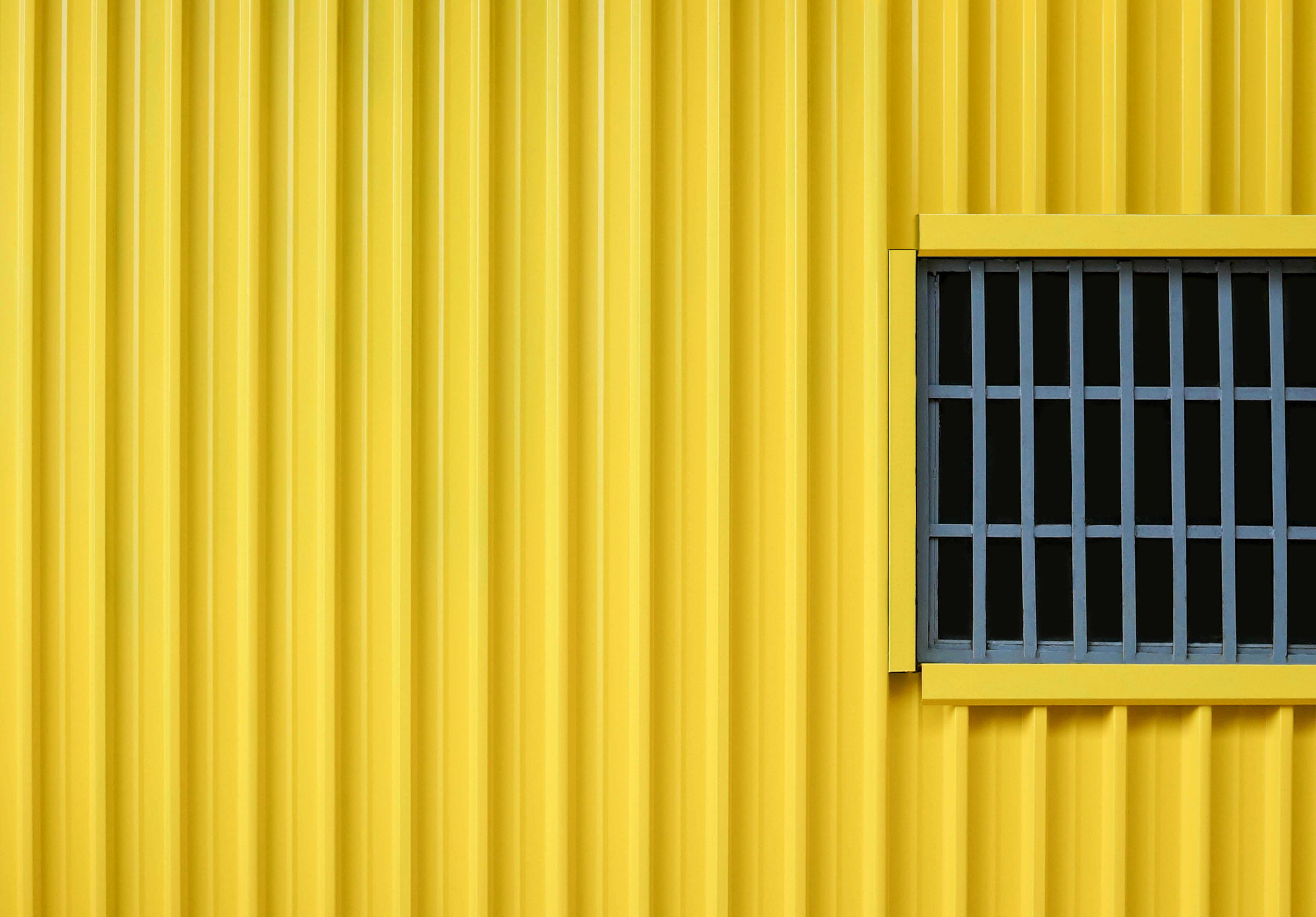 Minimal yellow design element