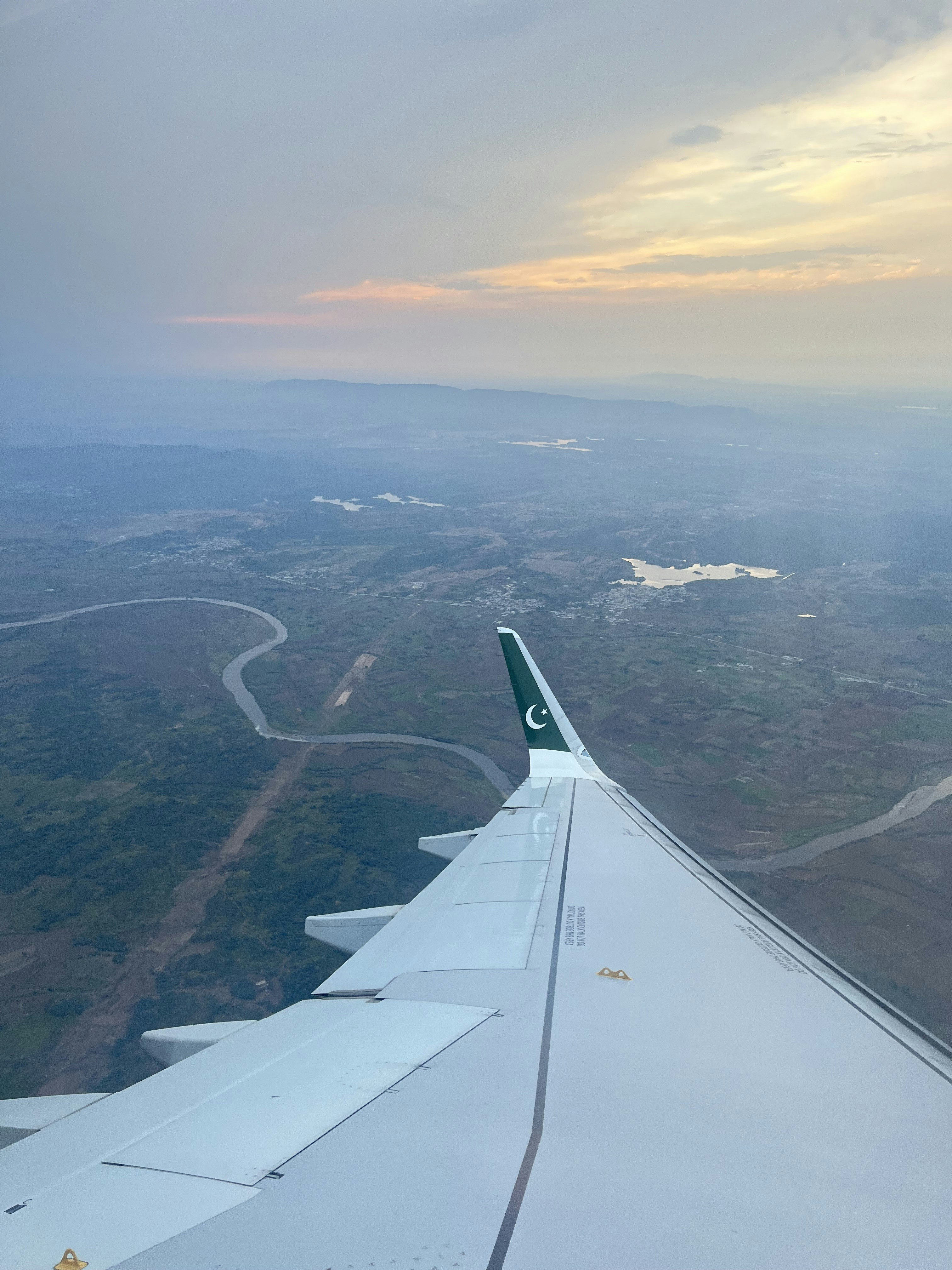 una veduta dell'ala di un aeroplano