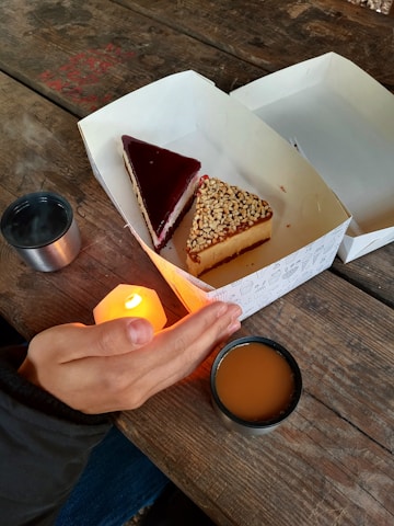 An assortment of attractive cake and slice boxes.